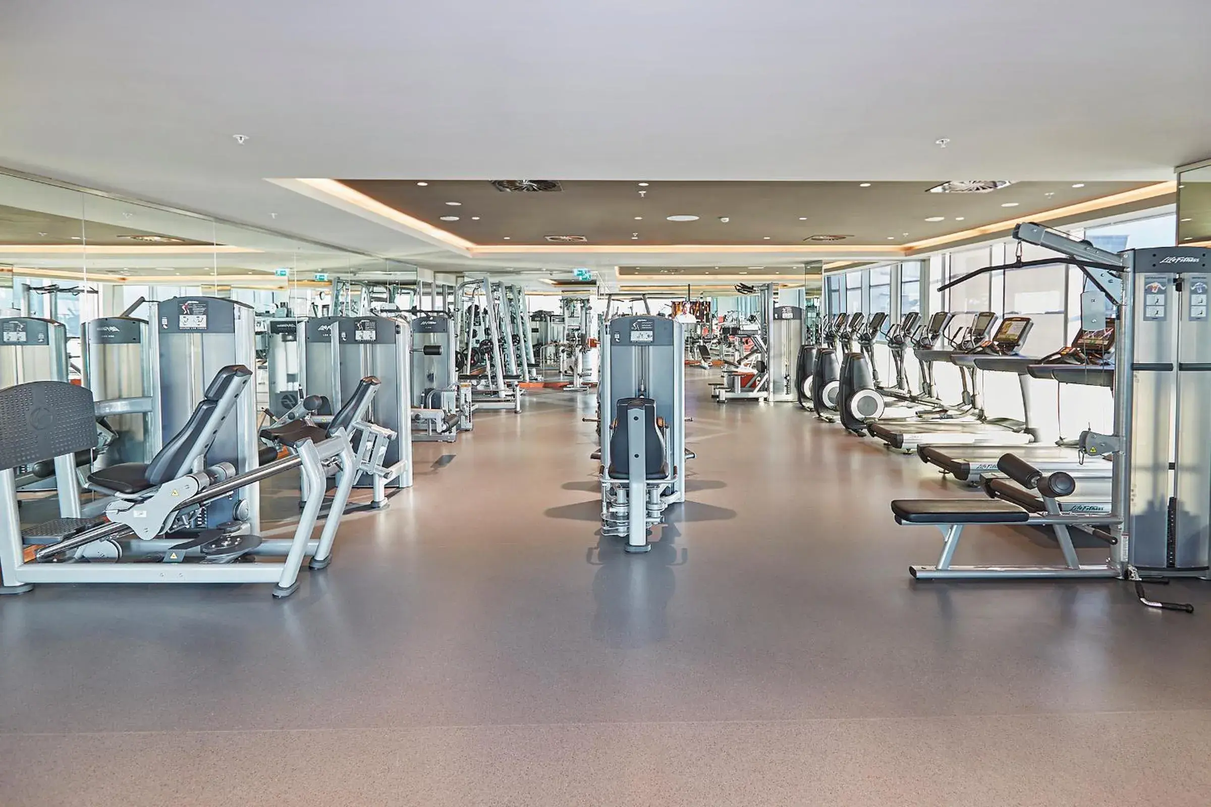 Fitness centre/facilities in Wyndham Grand Istanbul Levent Hotel & Conference Center Fitness centre/facilities in Wyndham Grand Istanbul Levent Hotel & Conference Center
