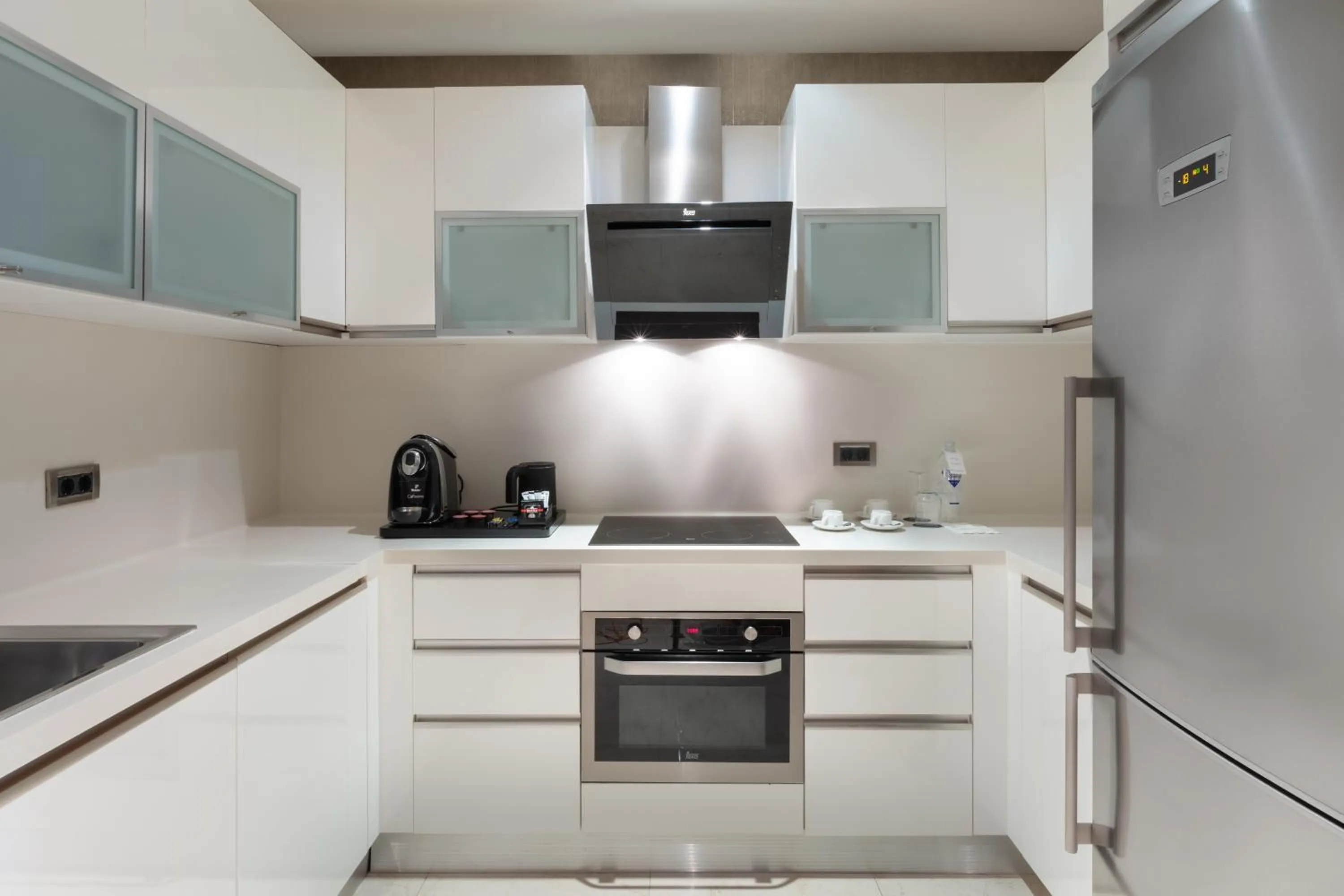 Kitchen or kitchenette in Wyndham Grand Istanbul Levent Hotel & Conference Center
