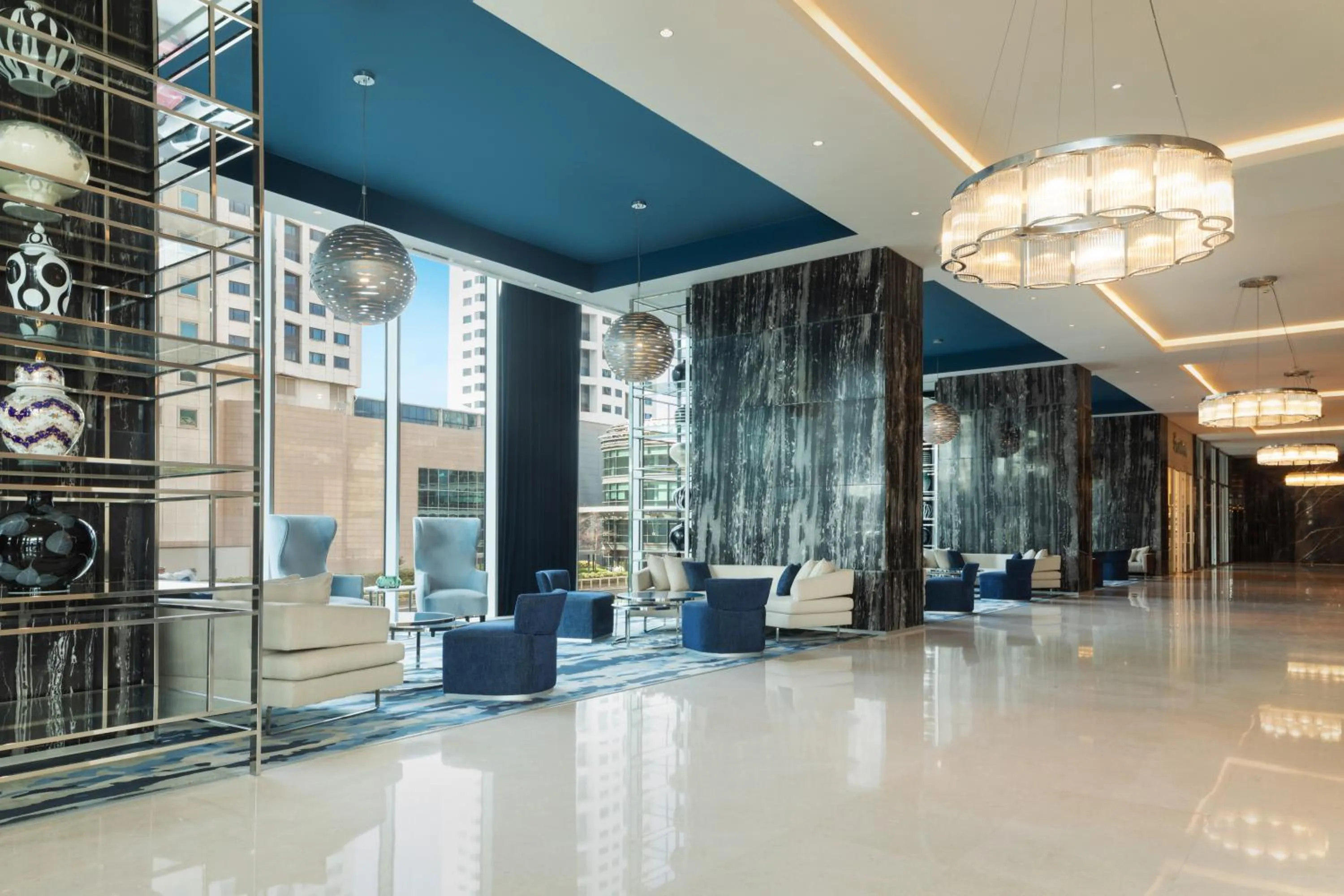Lobby or reception in Wyndham Grand Istanbul Levent Hotel & Conference Center