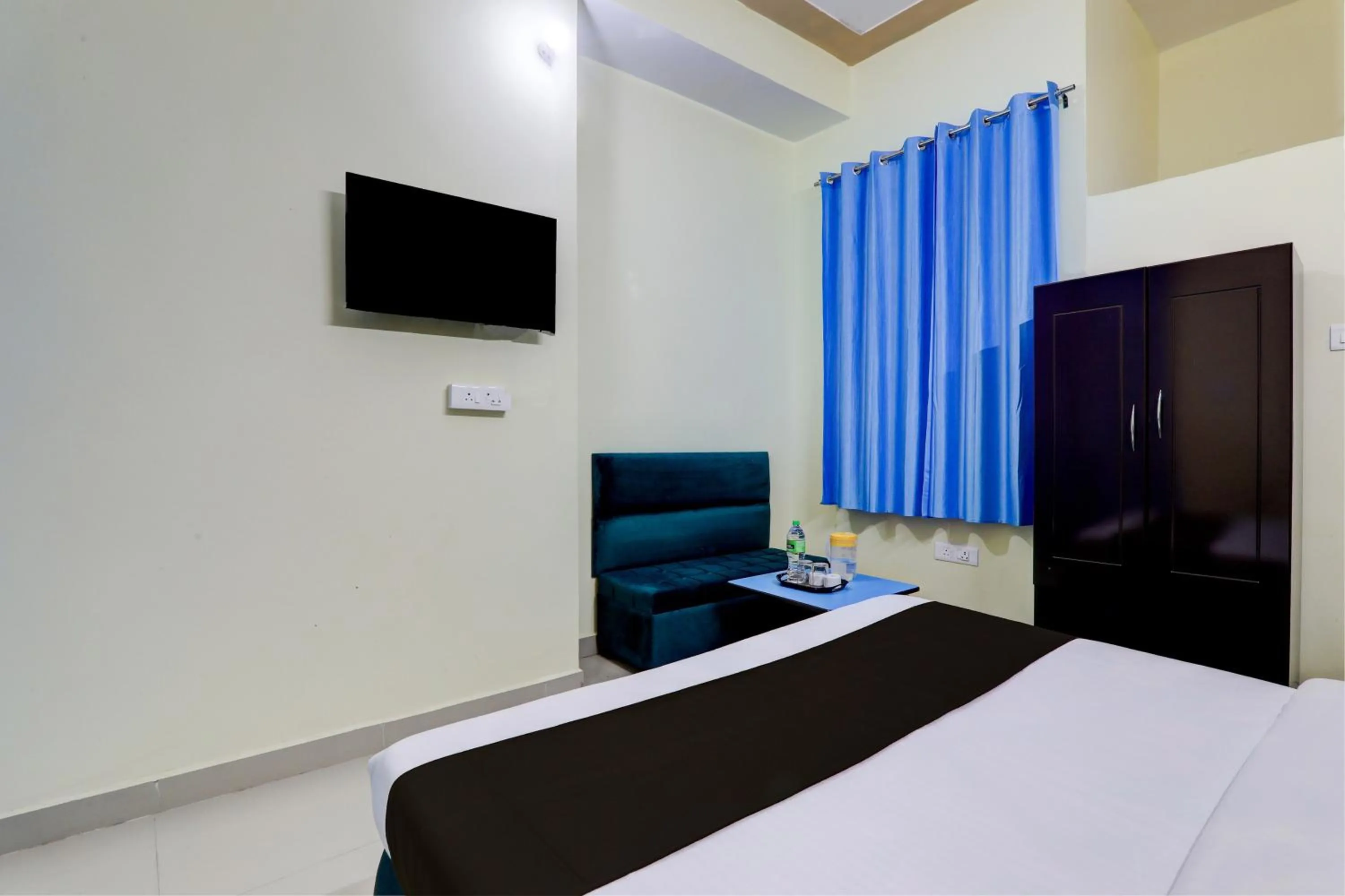 Bedroom, Bed in Hotel O Mauji Inn