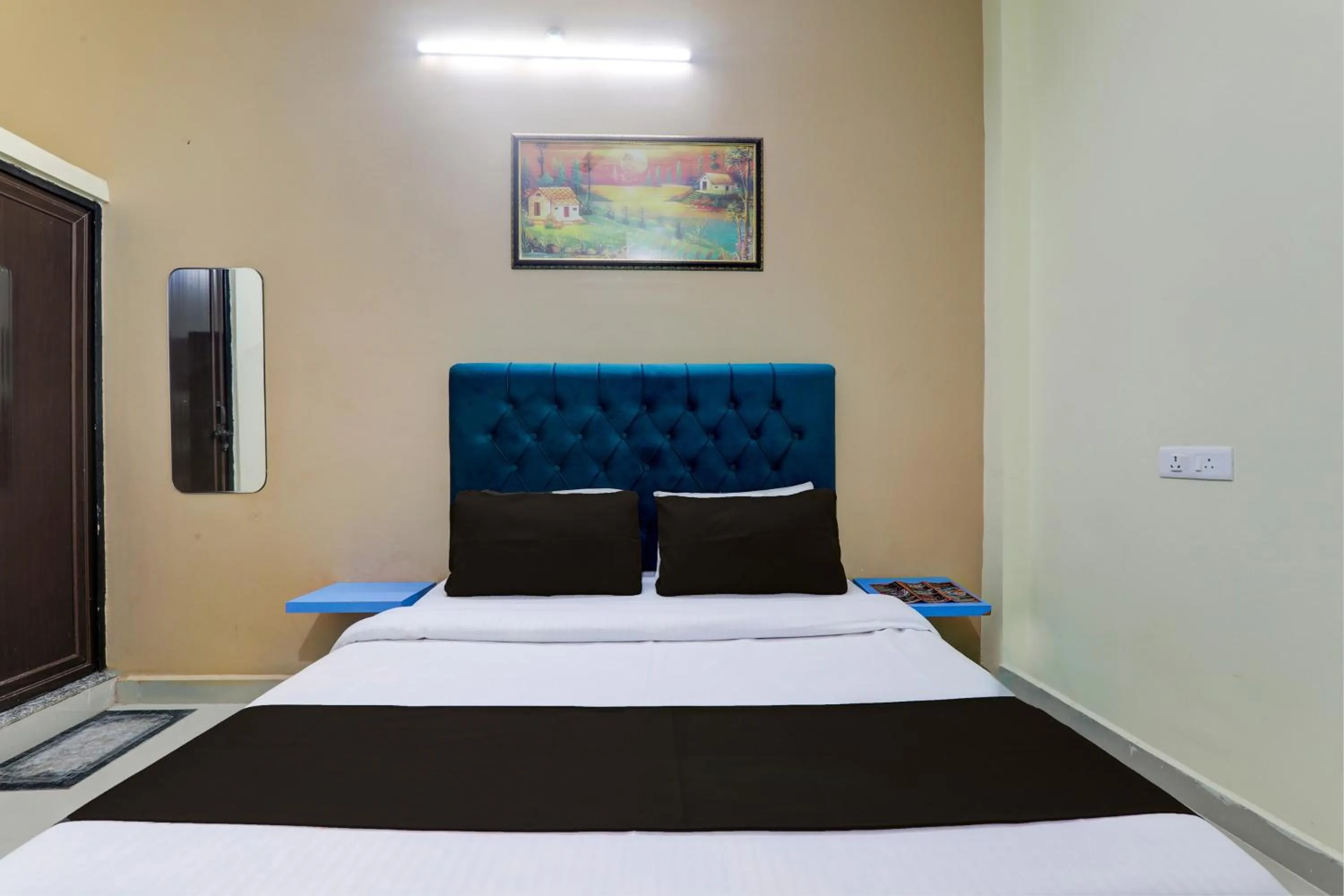 Bedroom, Bed in Hotel O Mauji Inn