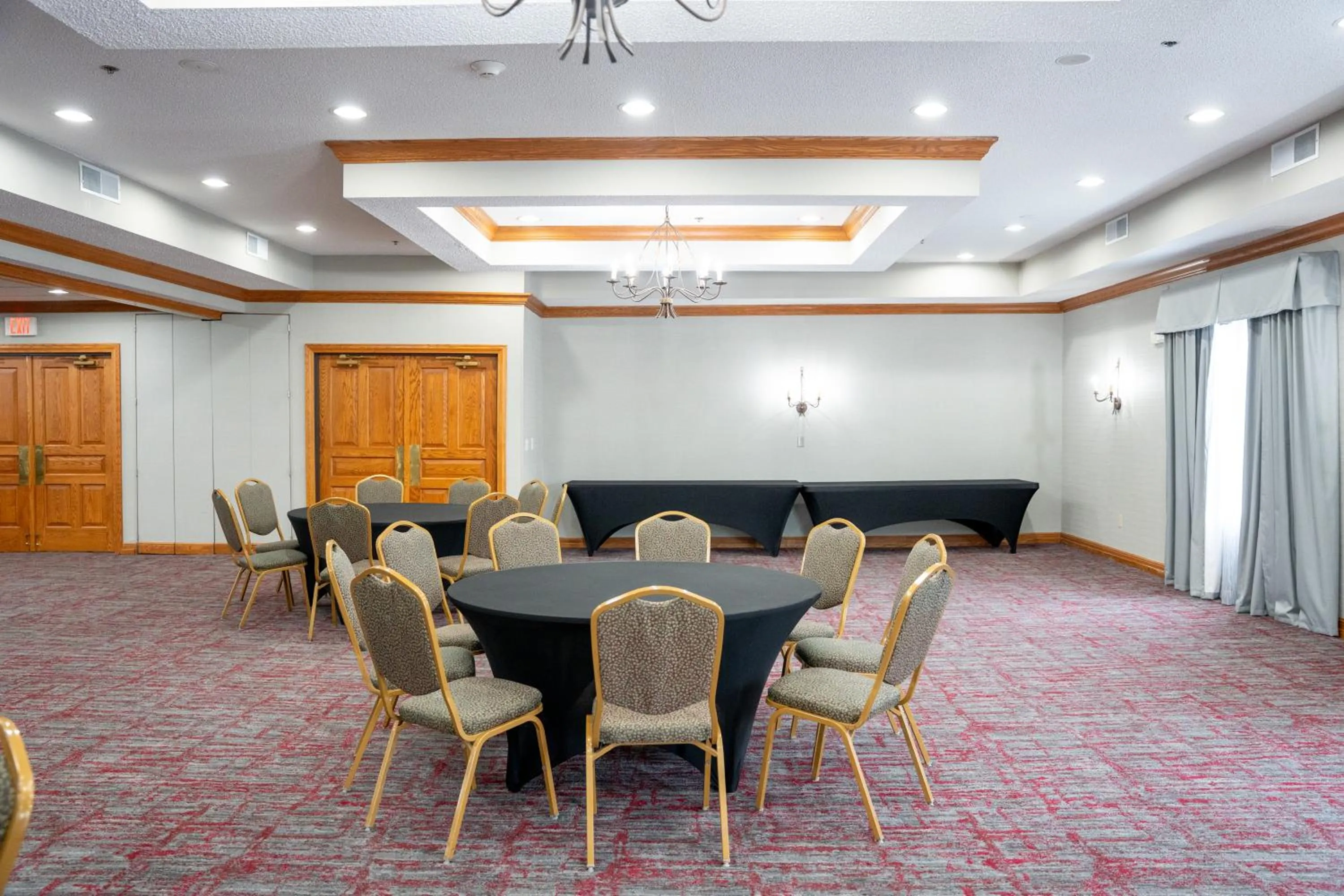 Coshocton Village Inn & Suites