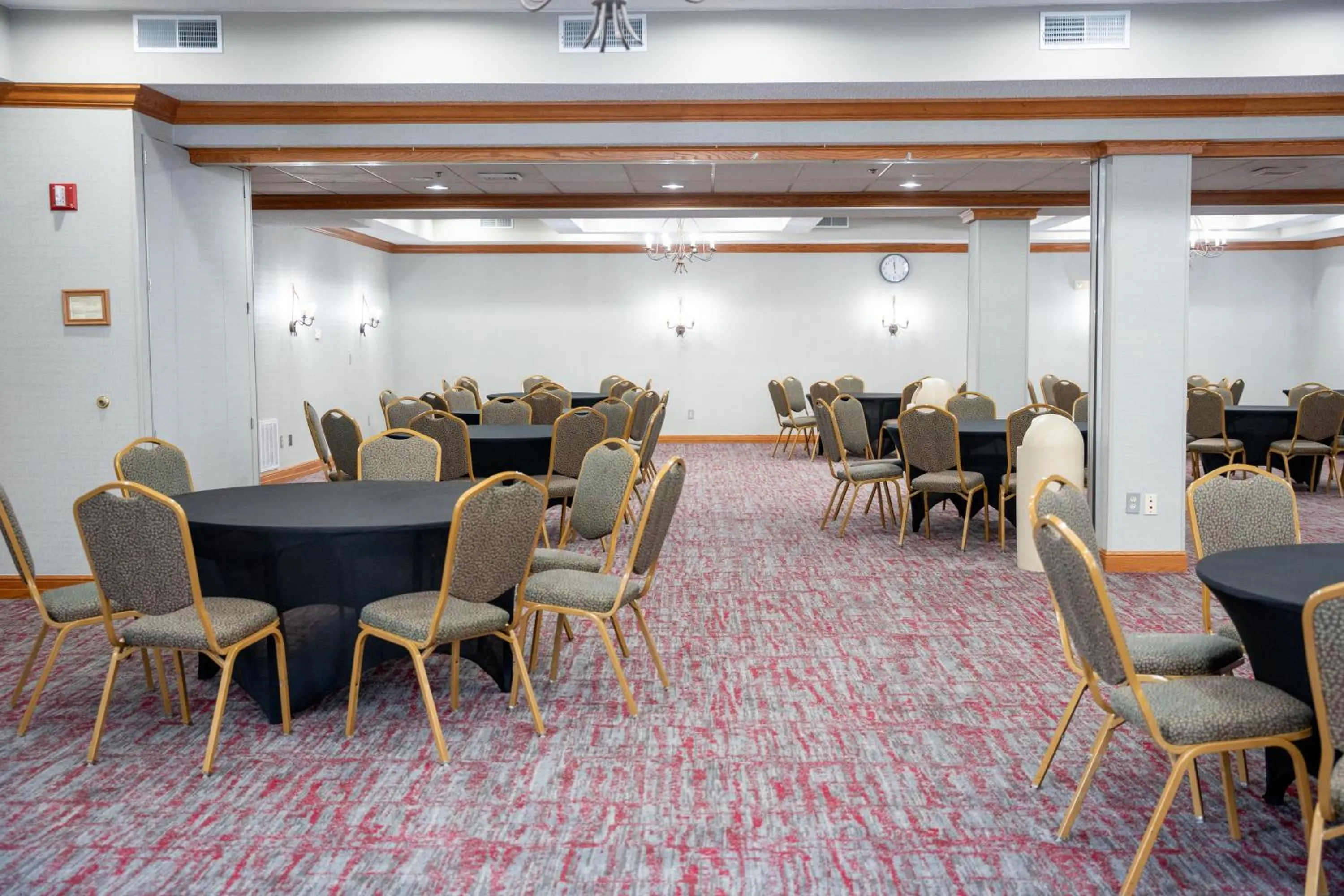 Coshocton Village Inn & Suites