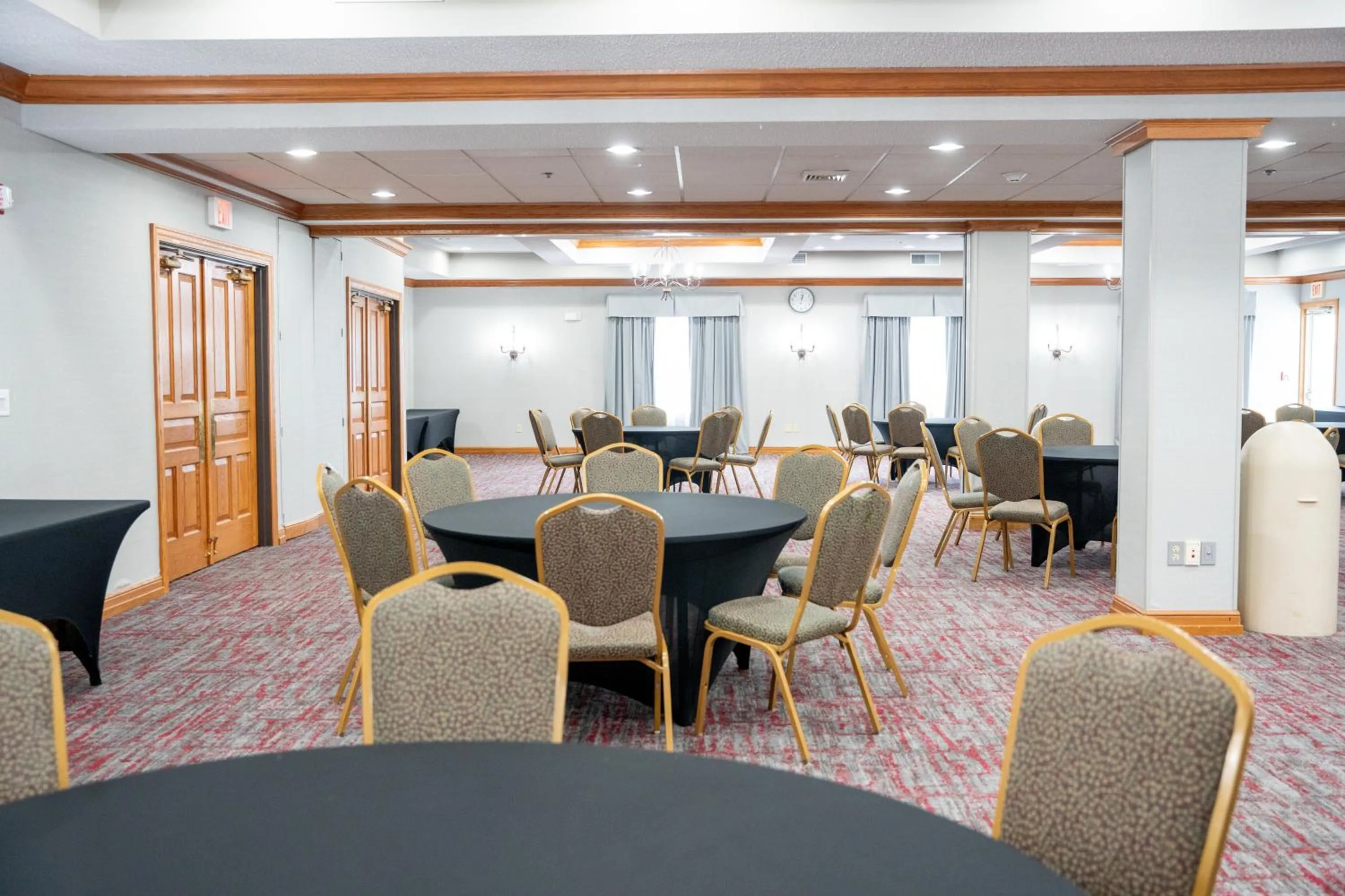 Coshocton Village Inn & Suites