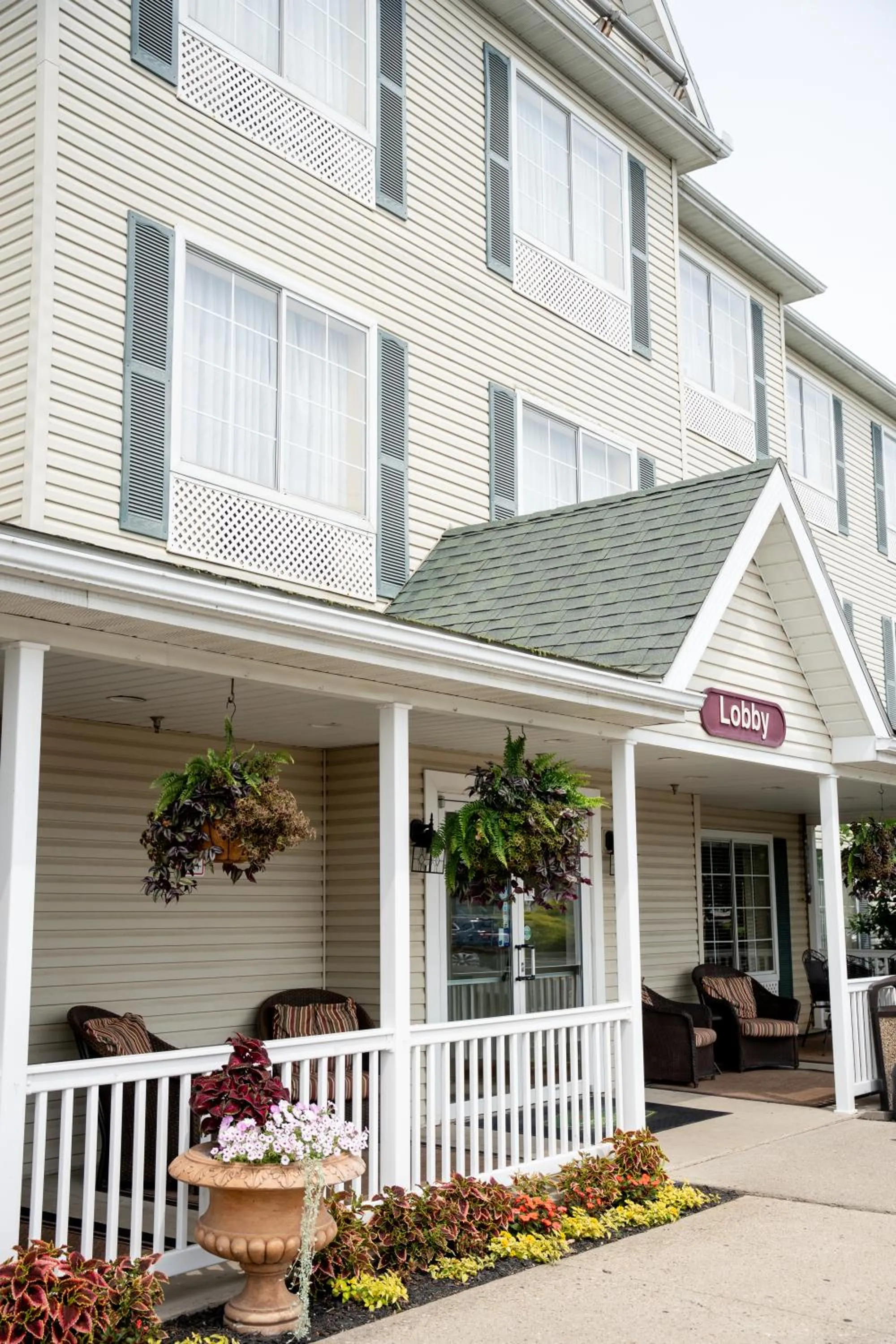 Property building in Coshocton Village Inn & Suites