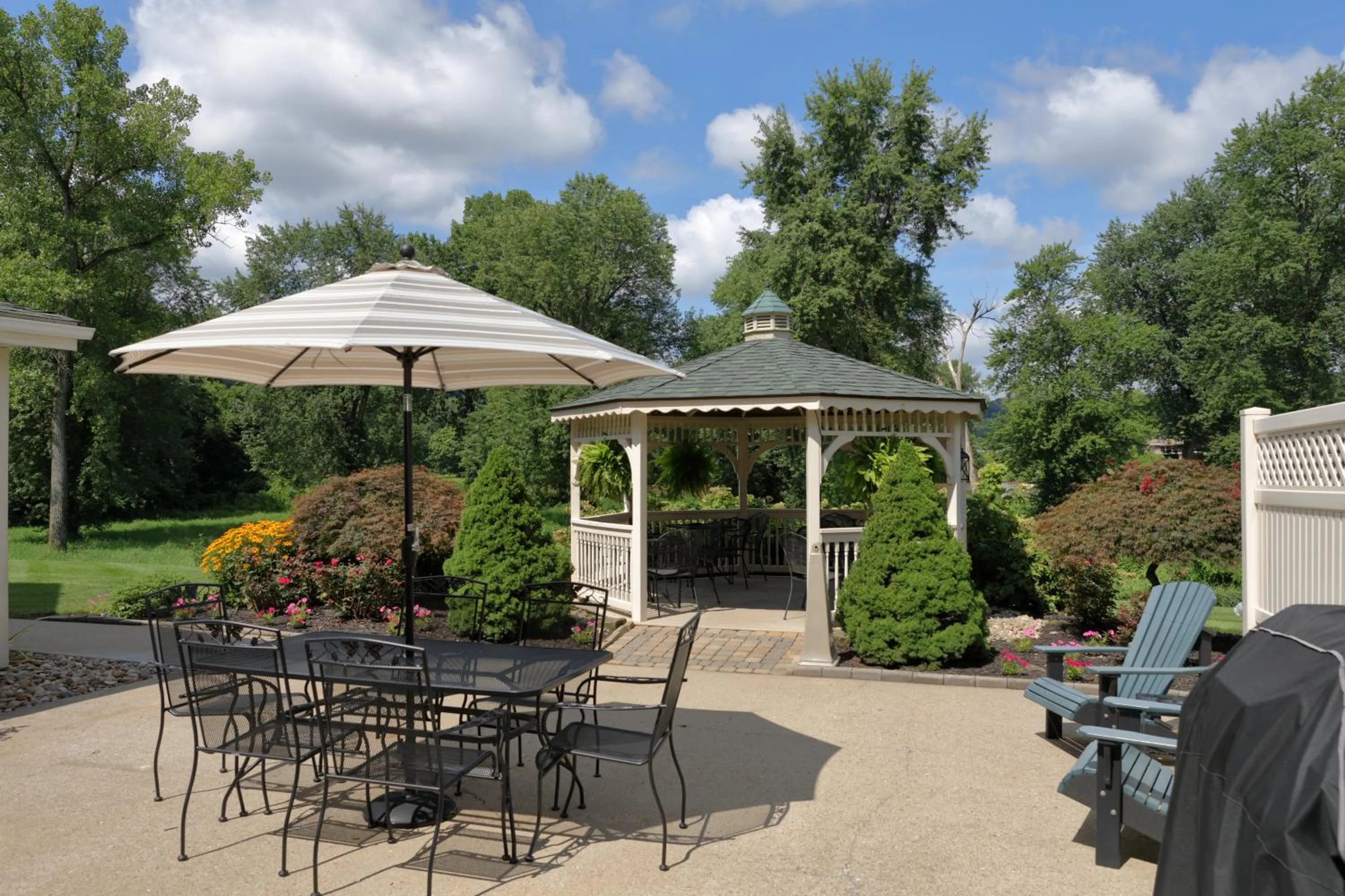 Coshocton Village Inn & Suites