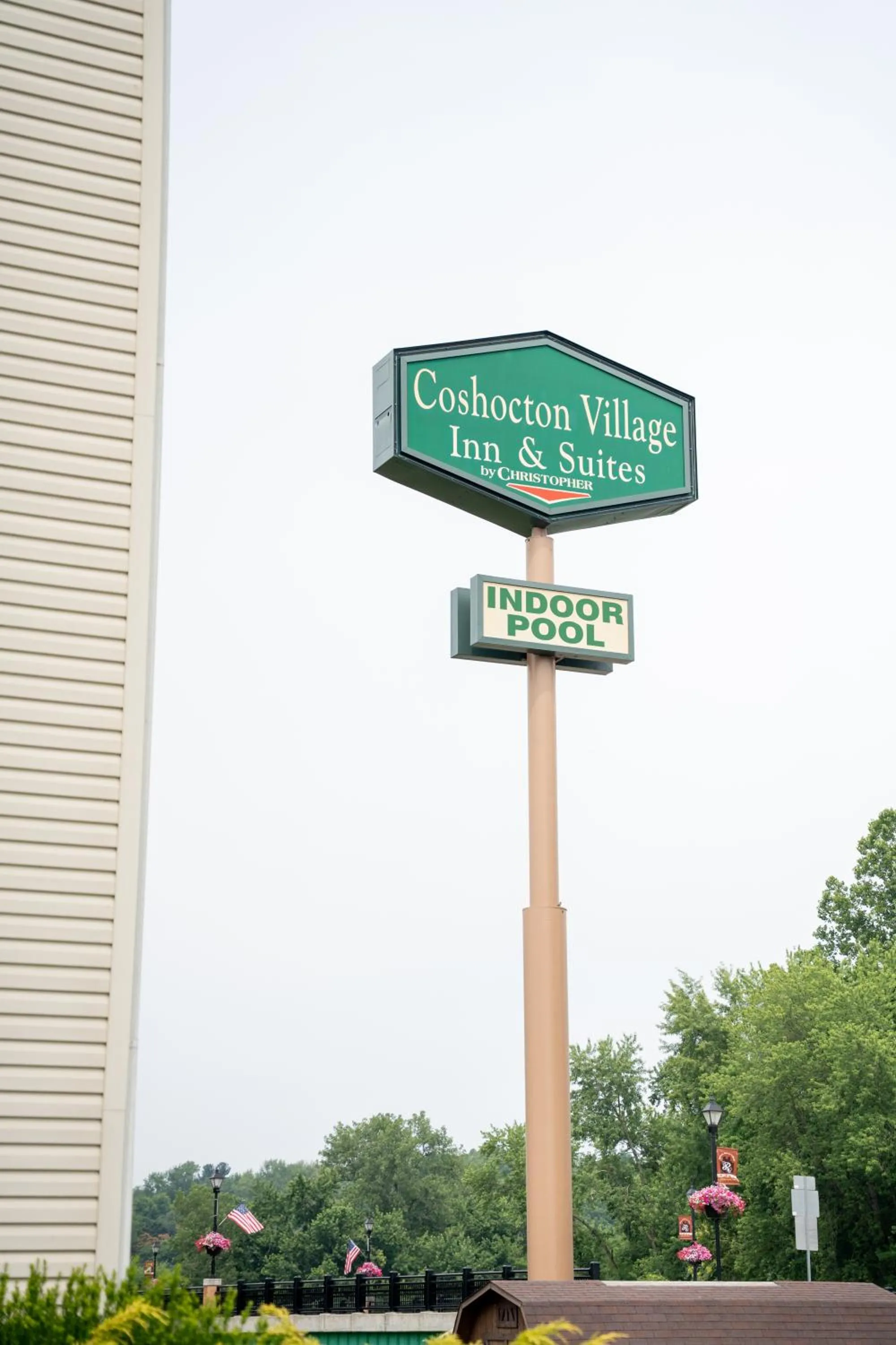 Coshocton Village Inn & Suites