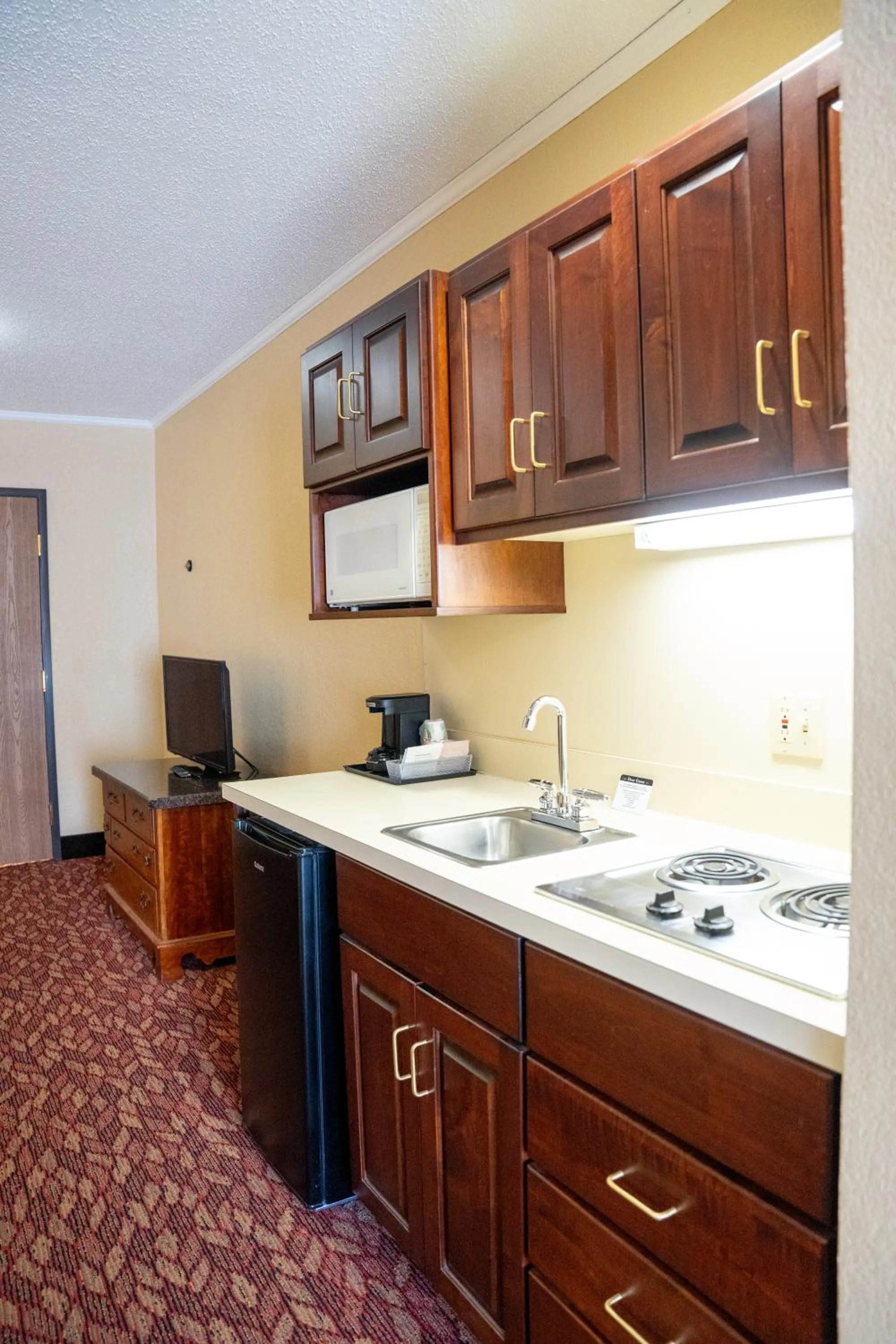 Coshocton Village Inn & Suites