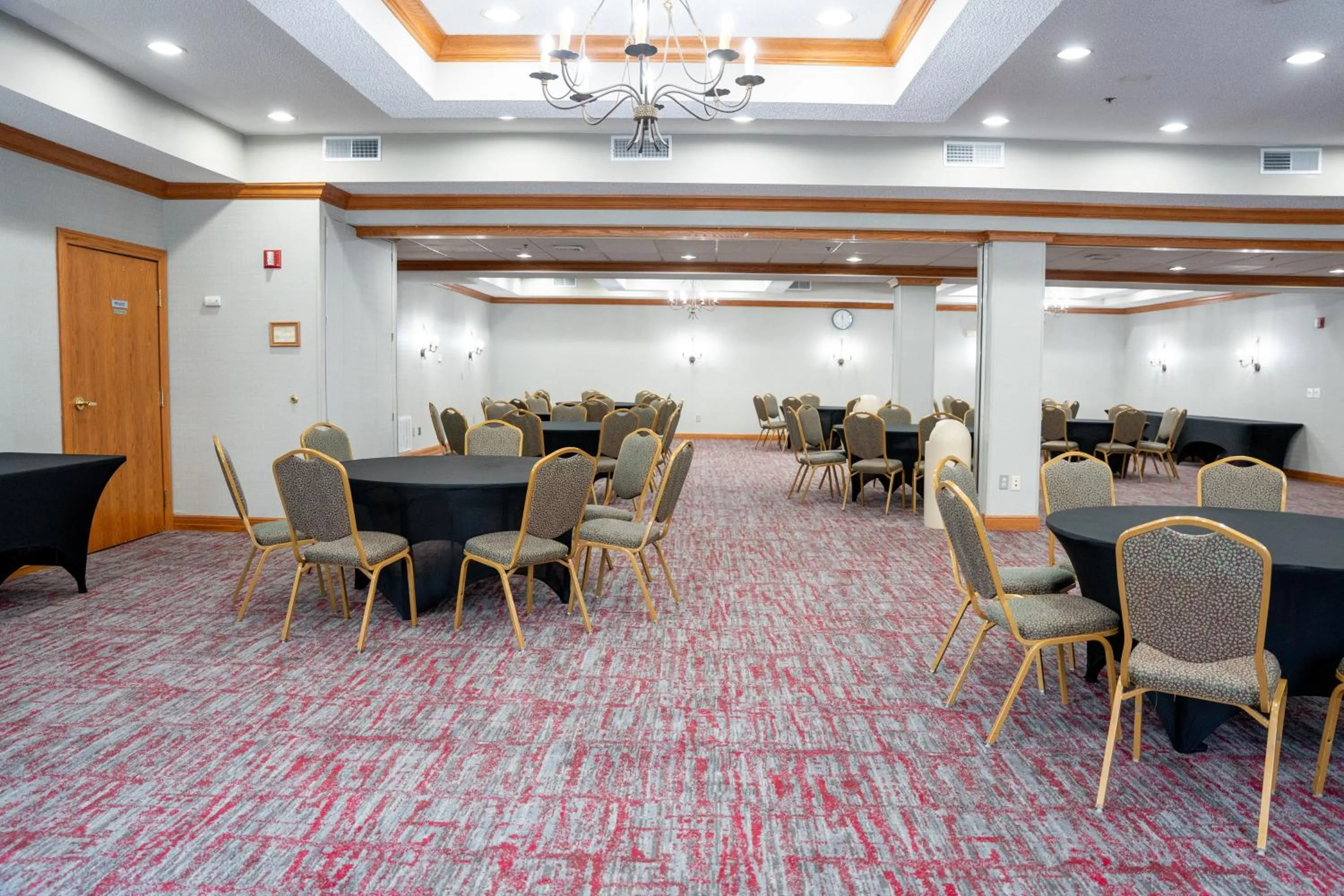 Coshocton Village Inn & Suites