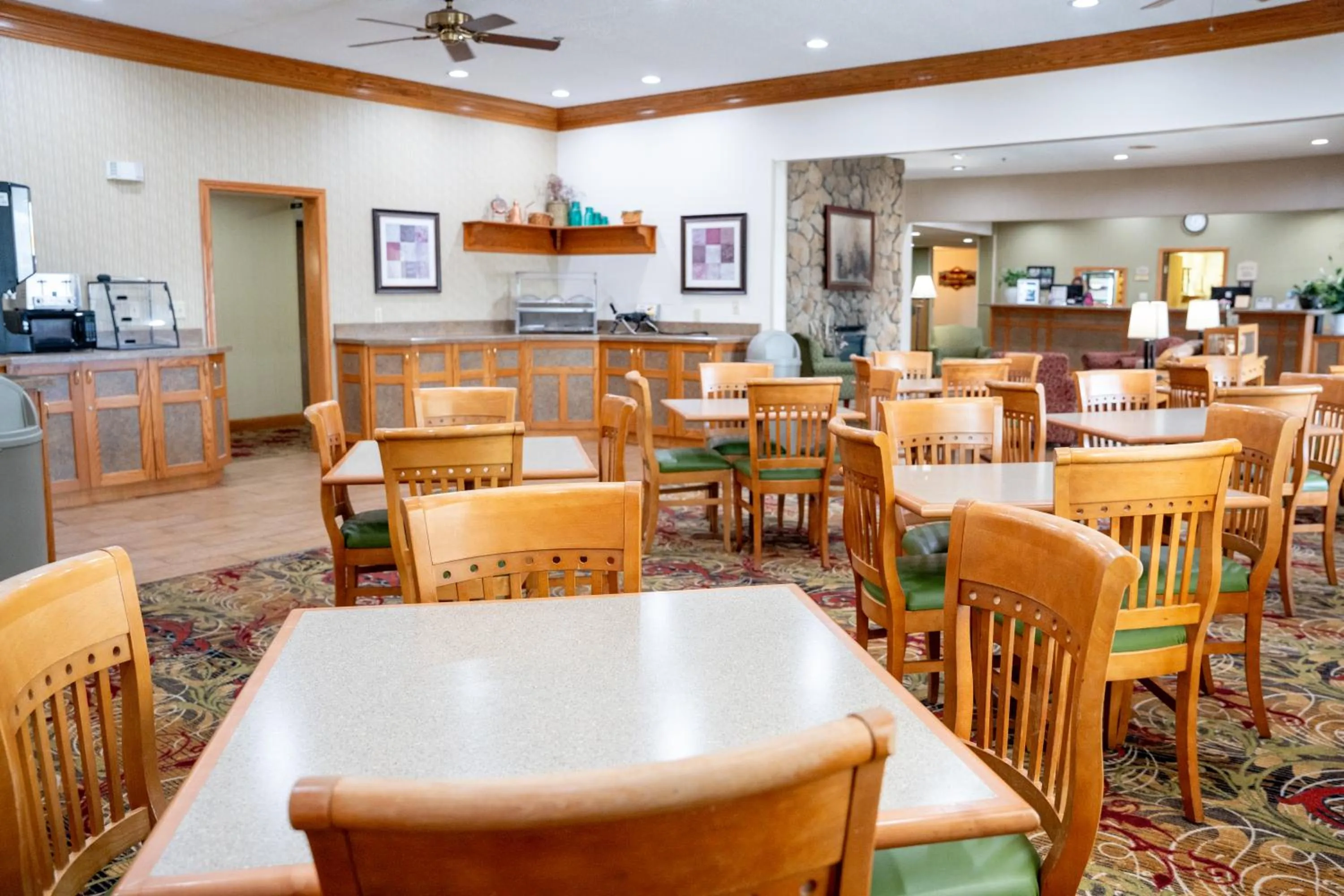 Coshocton Village Inn & Suites