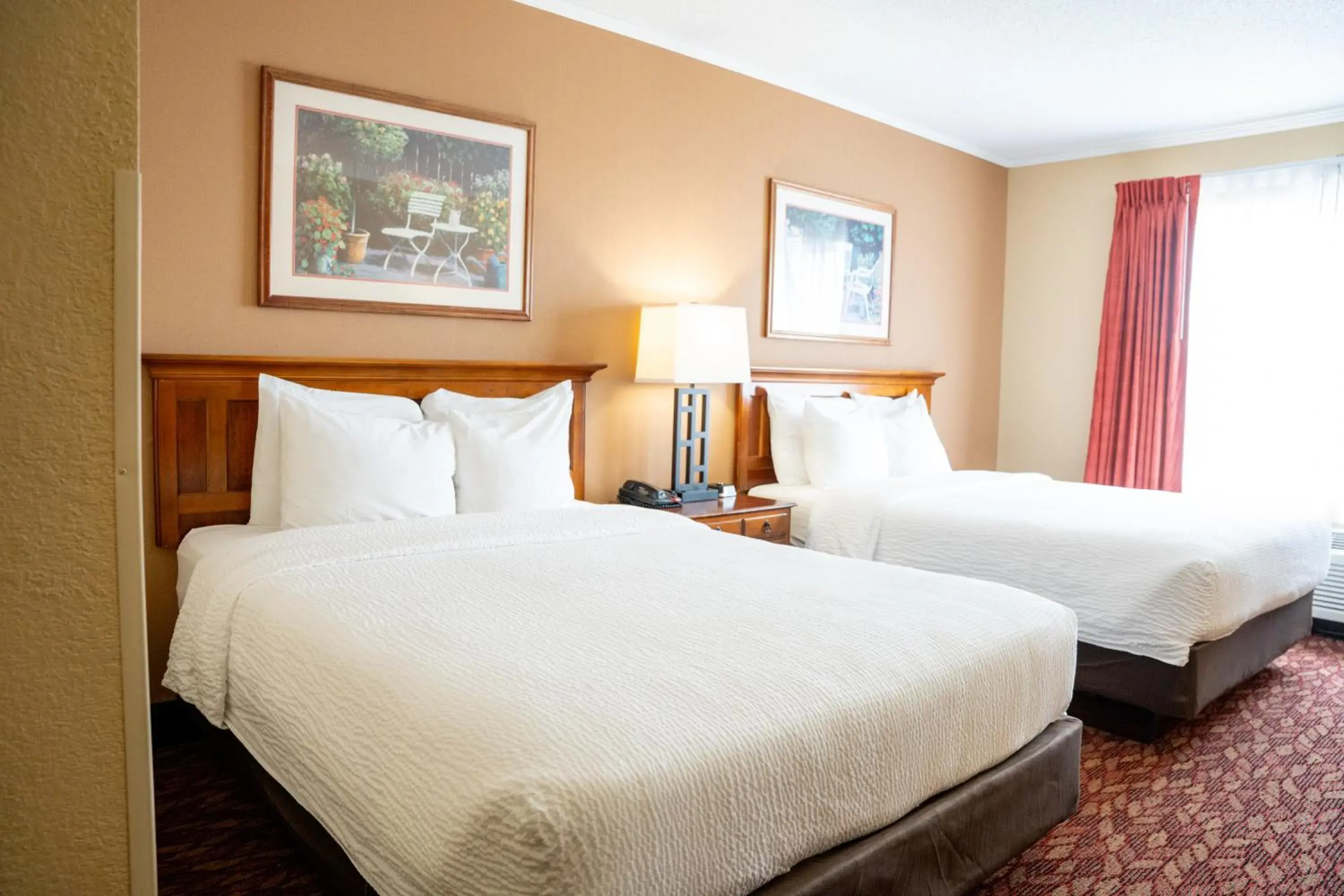 Bed in Coshocton Village Inn & Suites Bed in Coshocton Village Inn & Suites