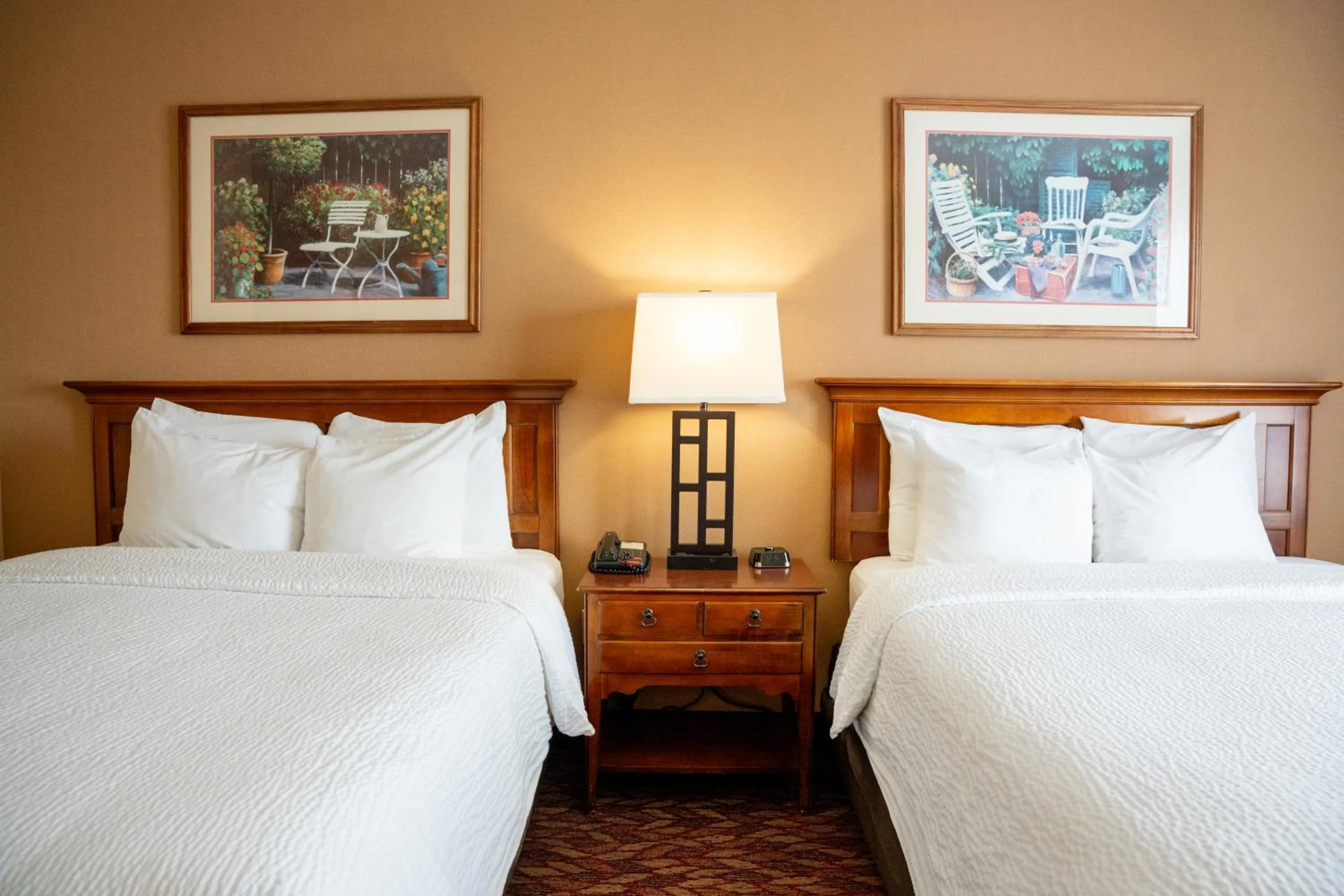 Bed in Coshocton Village Inn & Suites