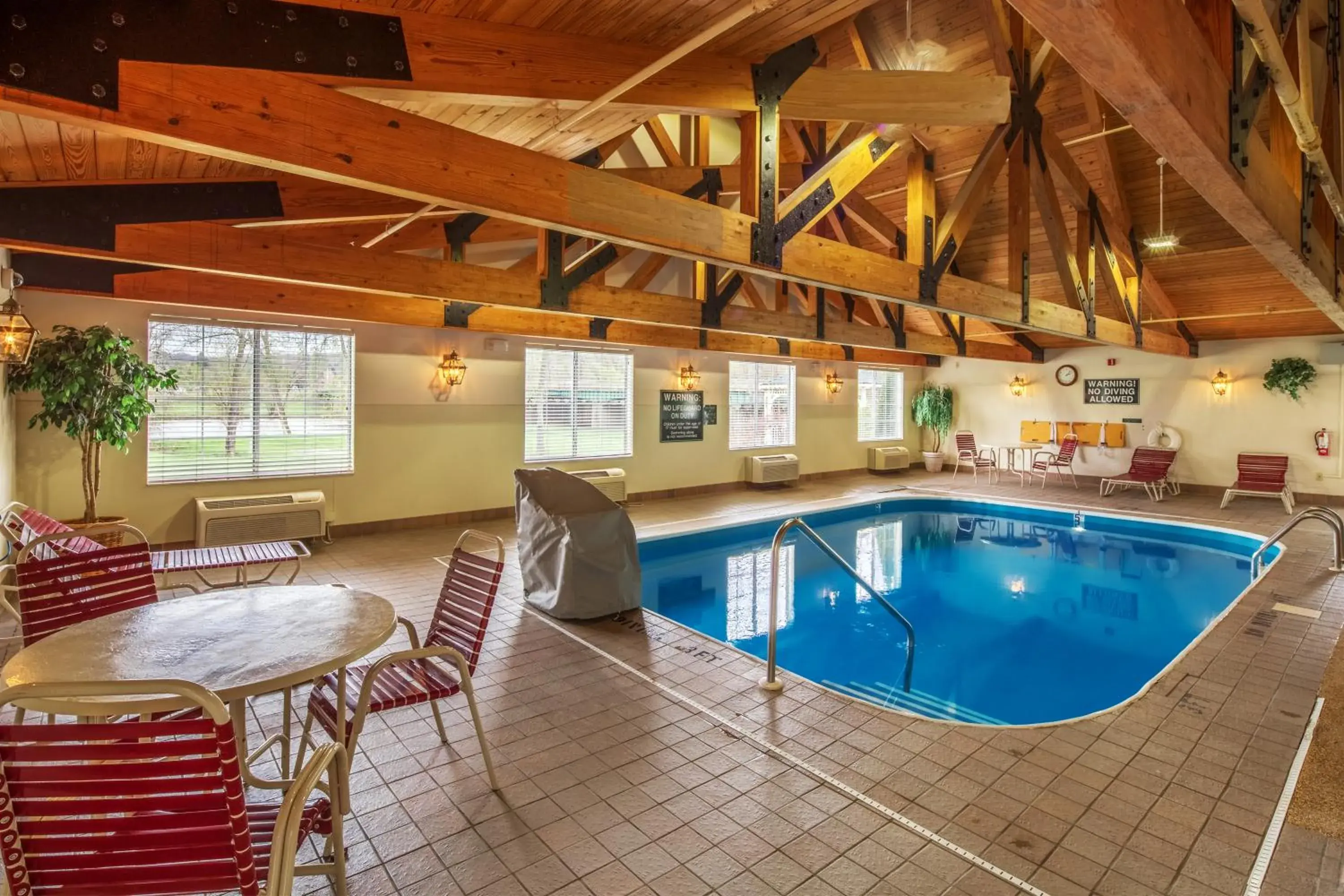 Swimming pool in Coshocton Village Inn & Suites Swimming pool in Coshocton Village Inn & Suites