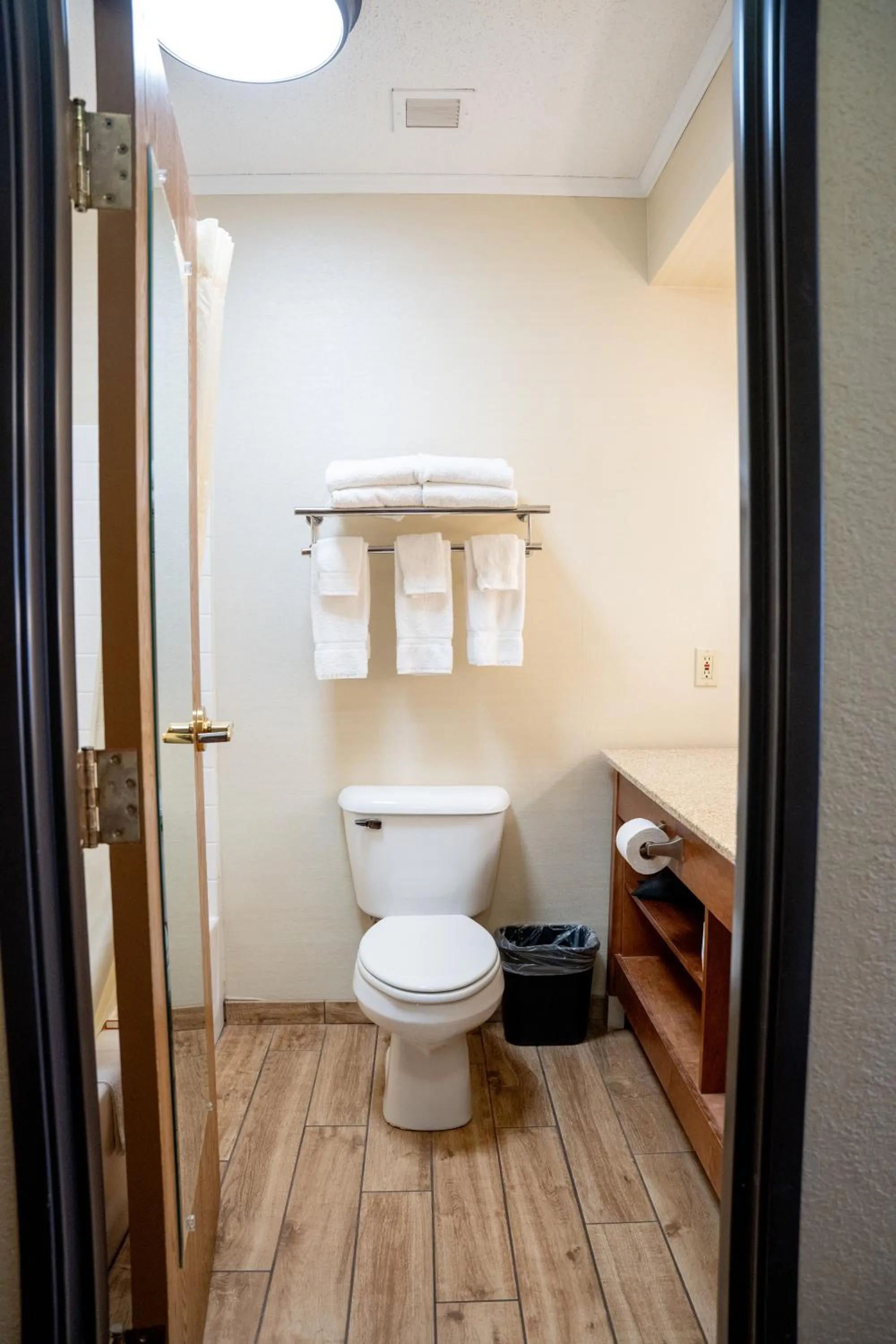 Coshocton Village Inn & Suites