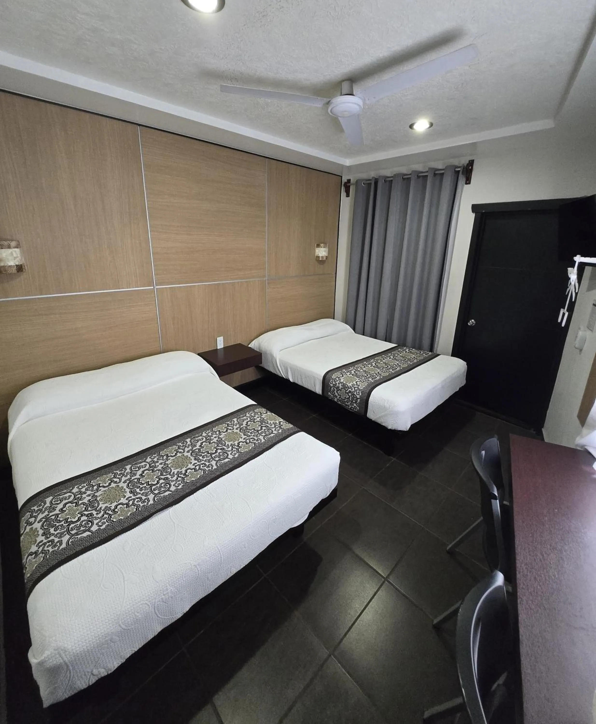 Bed in Hotel Raga Inn