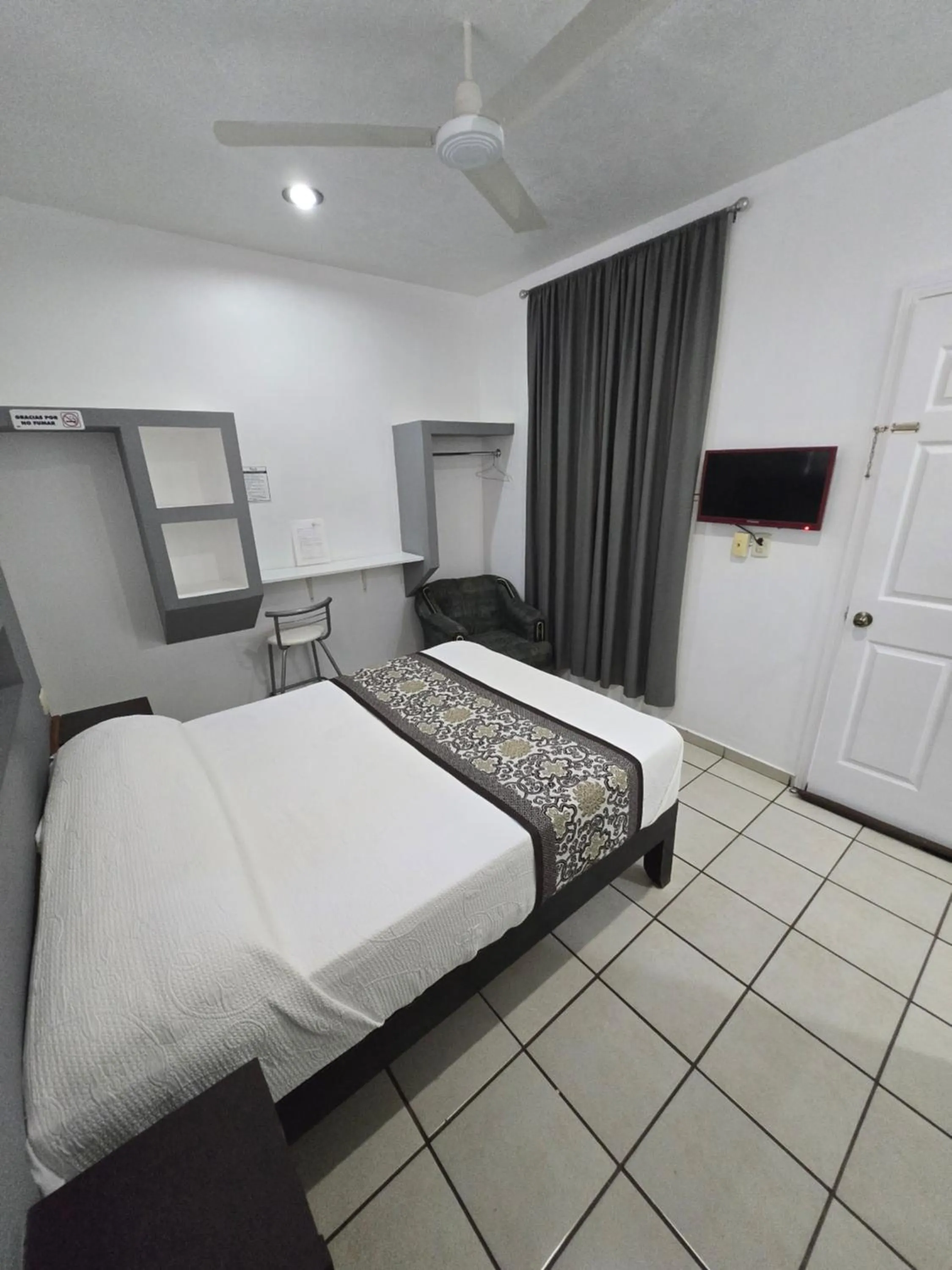 Bed in Hotel Raga Inn