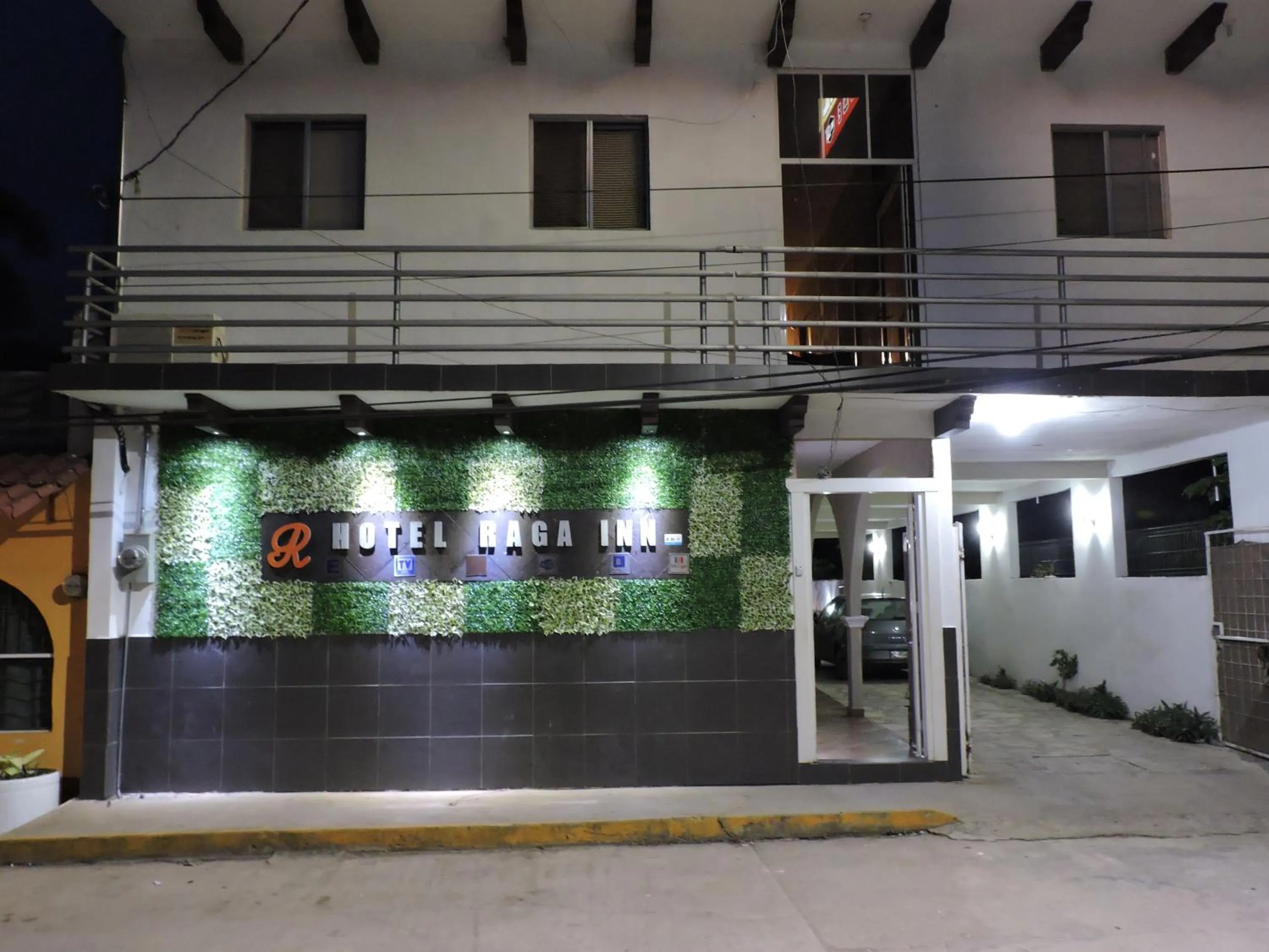 Facade/entrance in Hotel Raga Inn