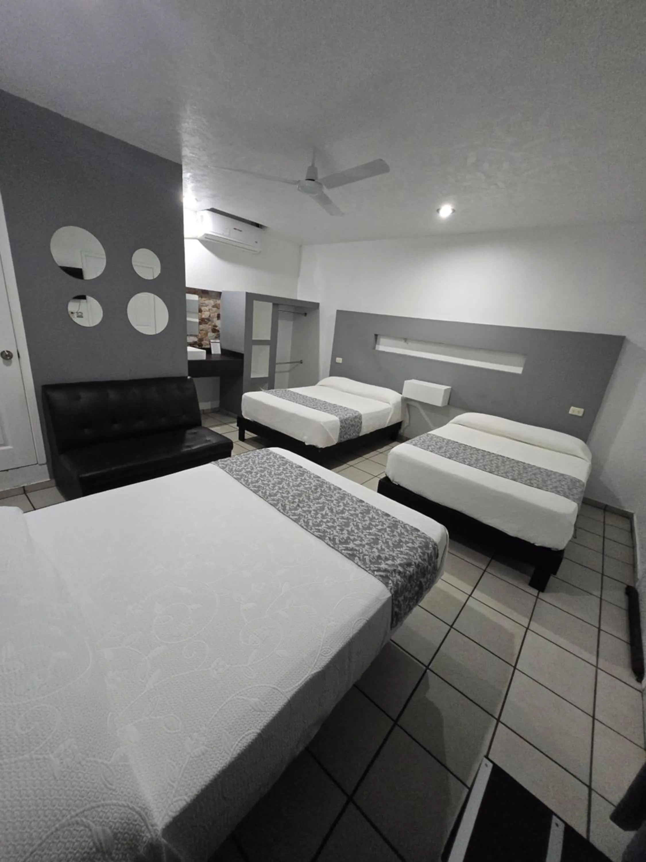 Bed in Hotel Raga Inn