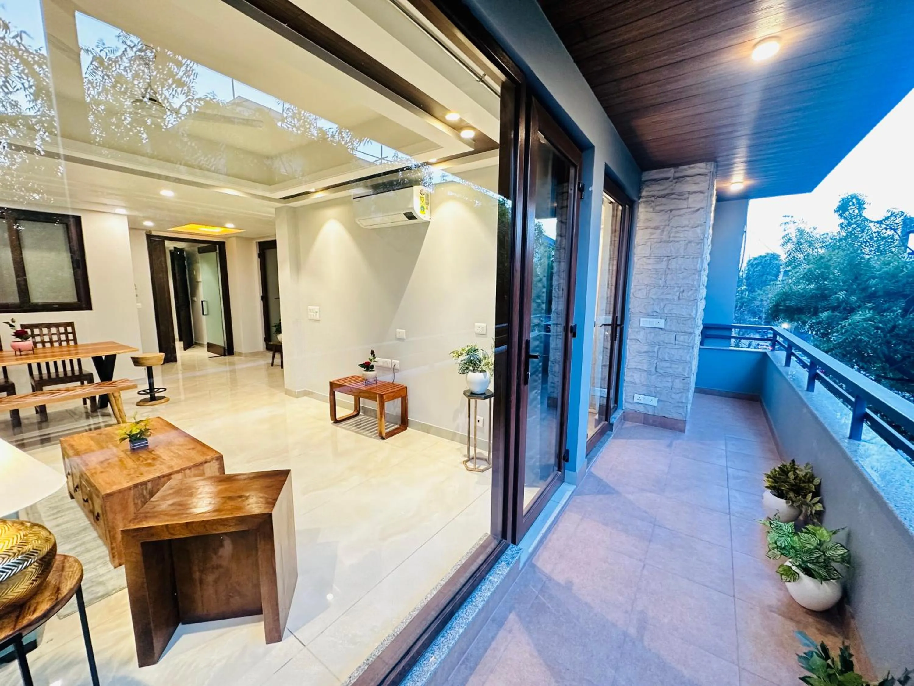 Property building in Hotel South Ex Residency - South Ex near AIIMS Delhi - Couple Friendly