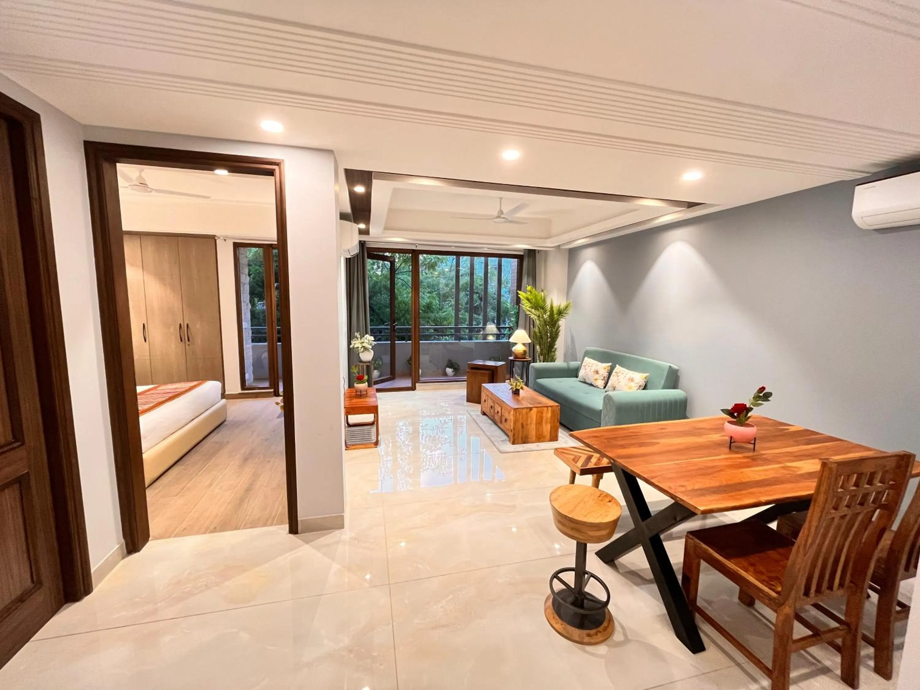 Bed in Hotel South Ex Residency - South Ex near AIIMS Delhi - Couple Friendly