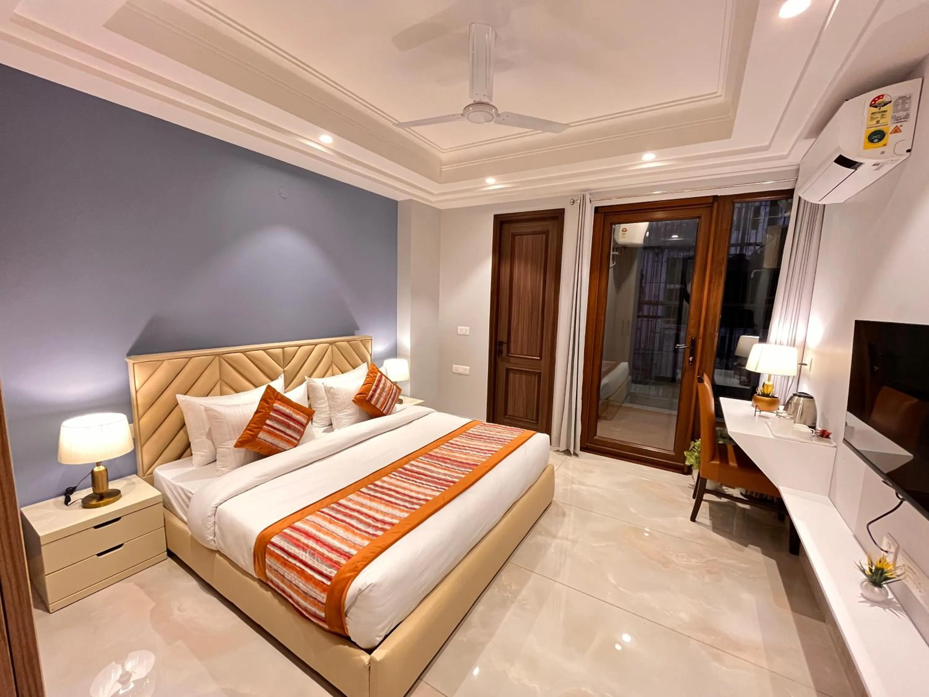 Bed in Hotel South Ex Residency - South Ex near AIIMS Delhi - Couple Friendly