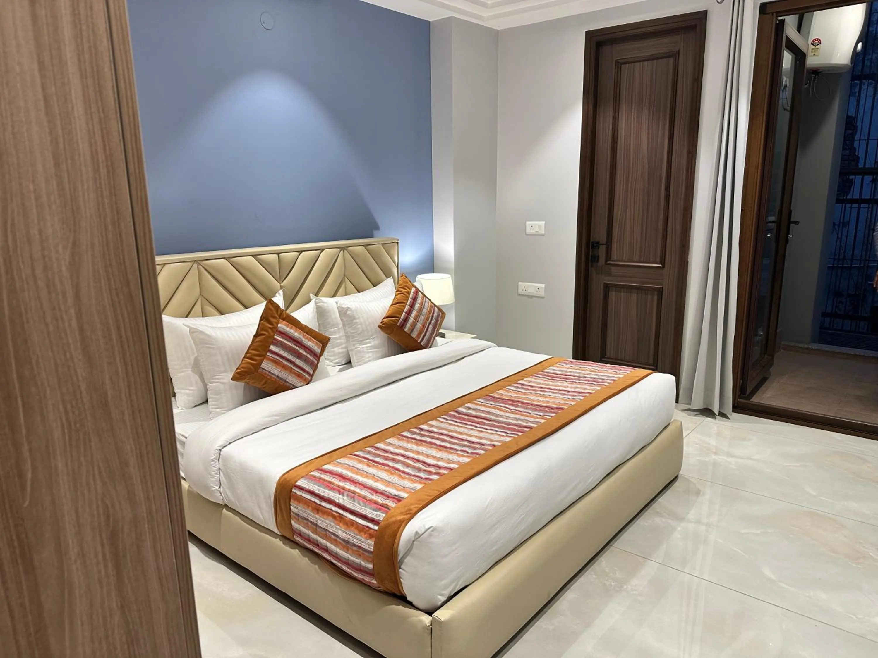 Bed in Hotel South Ex Residency - South Ex near AIIMS Delhi - Couple Friendly