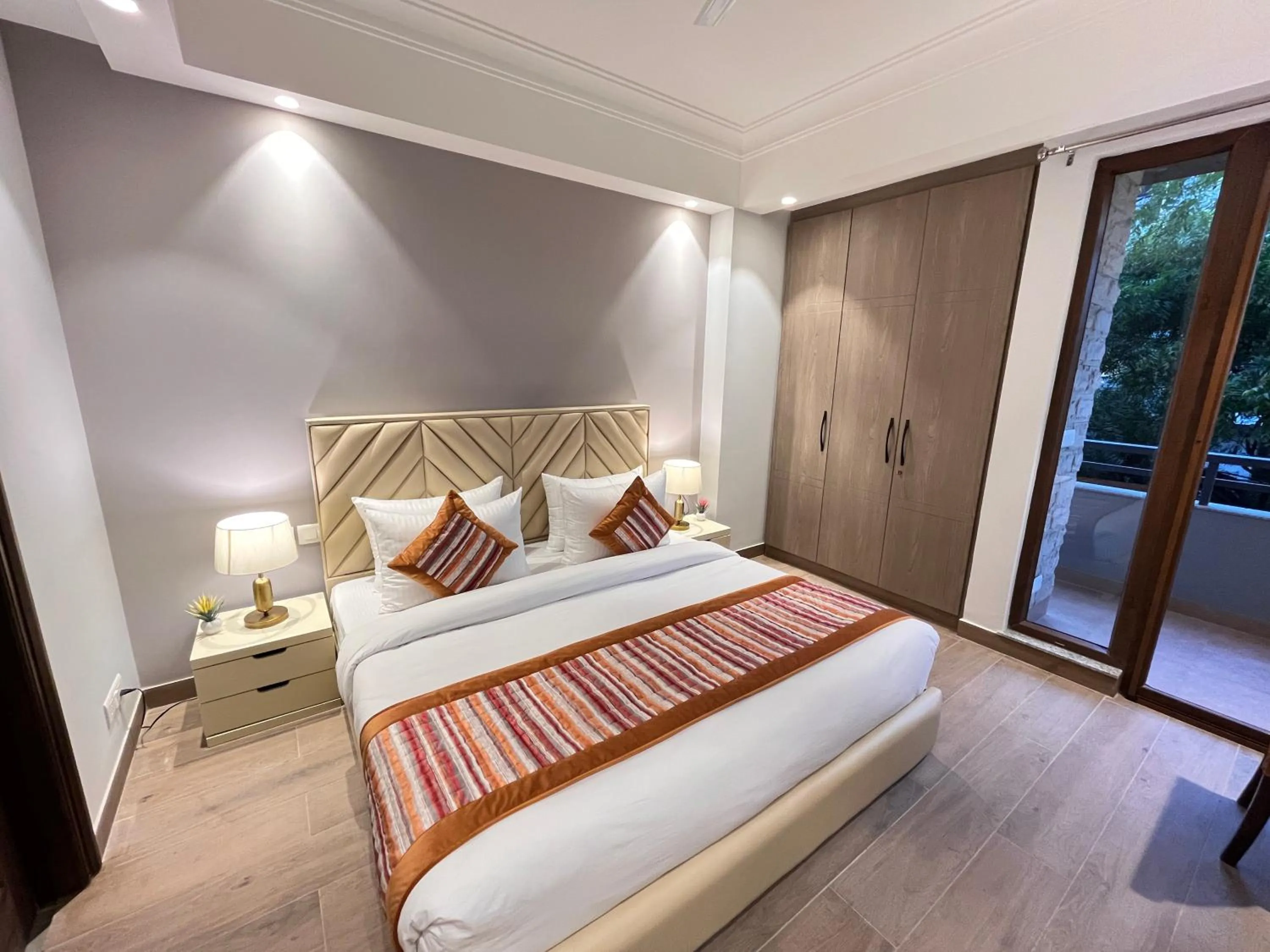 Bed in Hotel South Ex Residency - South Ex near AIIMS Delhi - Couple Friendly