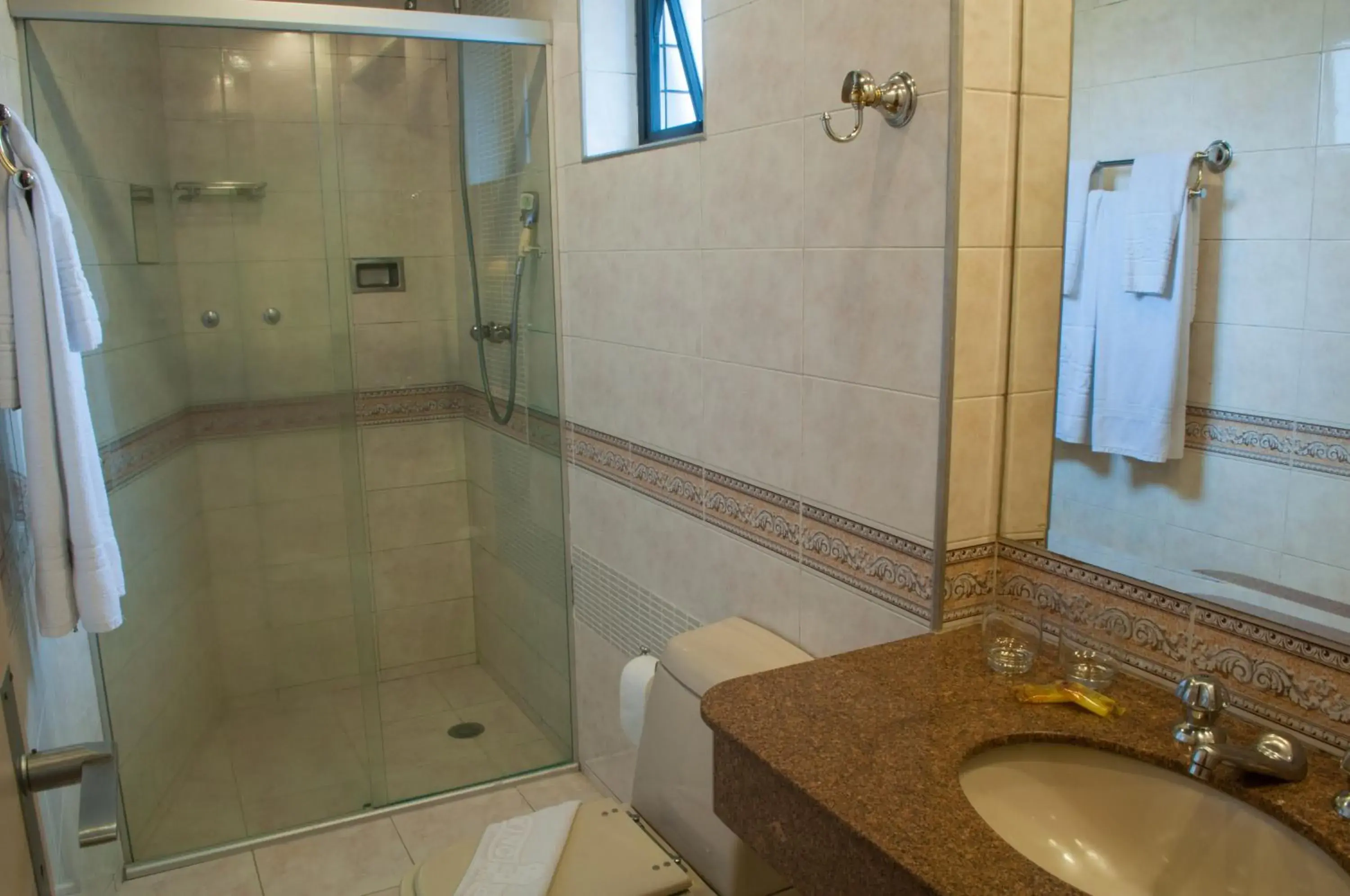 Twin Room with Bathroom in King Hotel Twin Room with Bathroom in King Hotel