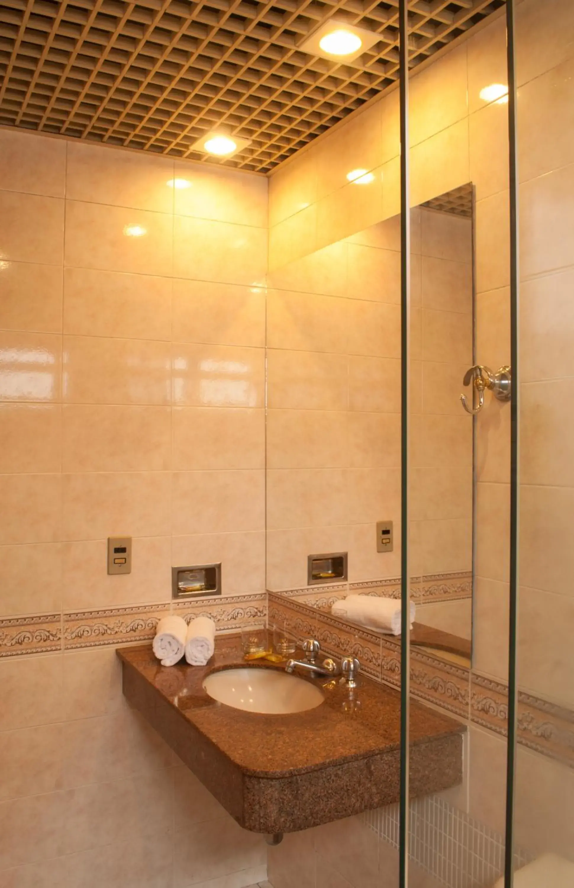 Twin Room with Bathroom in King Hotel Twin Room with Bathroom in King Hotel