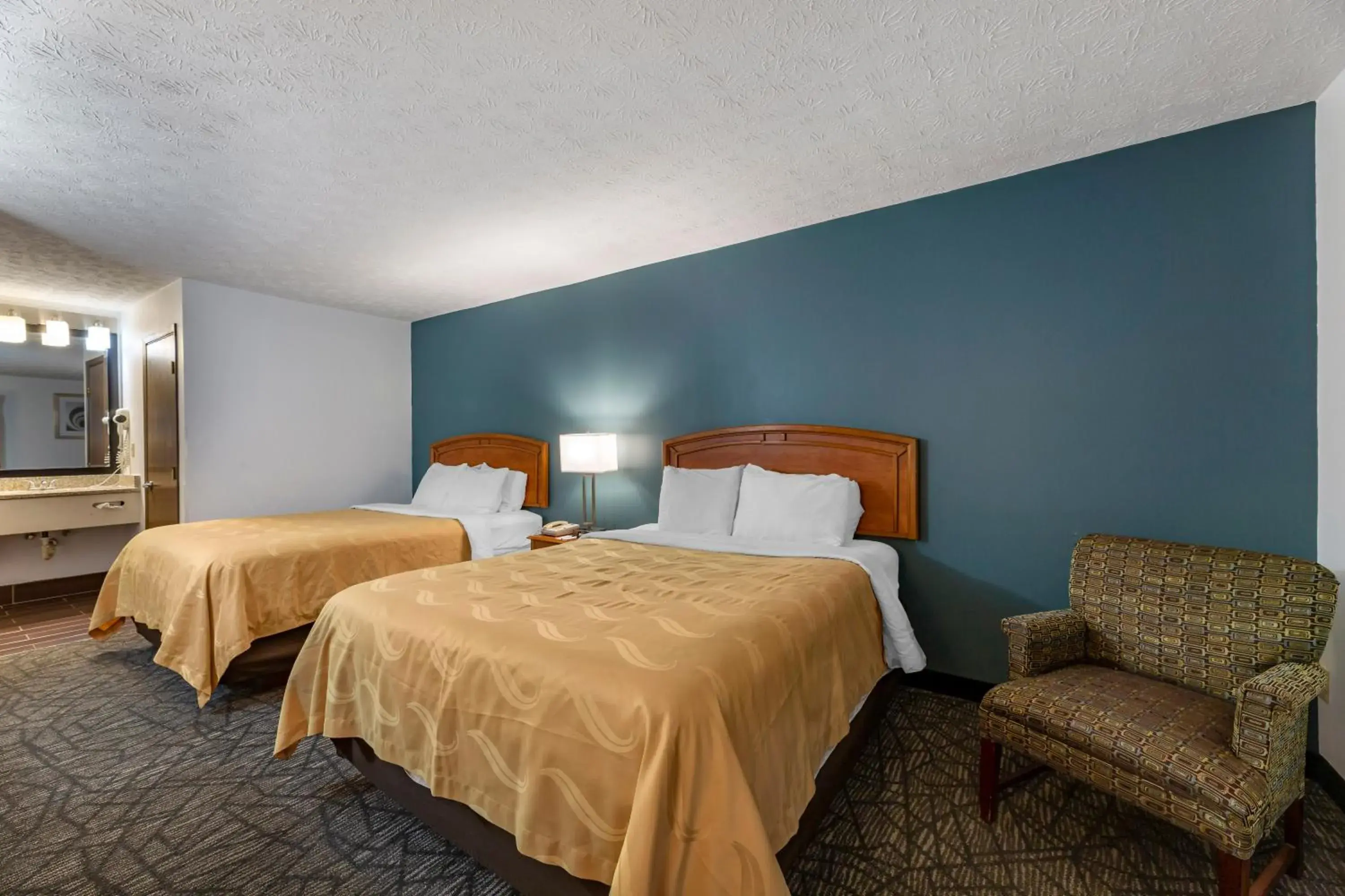 Queen Room with Two Queen Beds - Non-Smoking in Quality Inn Austintown-Youngstown West Queen Room with Two Queen Beds - Non-Smoking in Quality Inn Austintown-Youngstown West