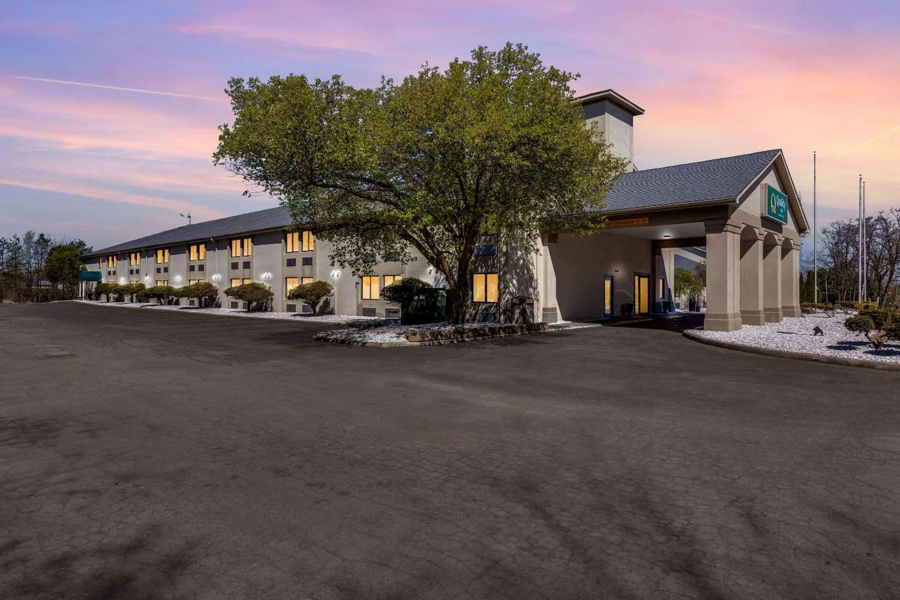 Property building in Quality Inn Austintown-Youngstown West