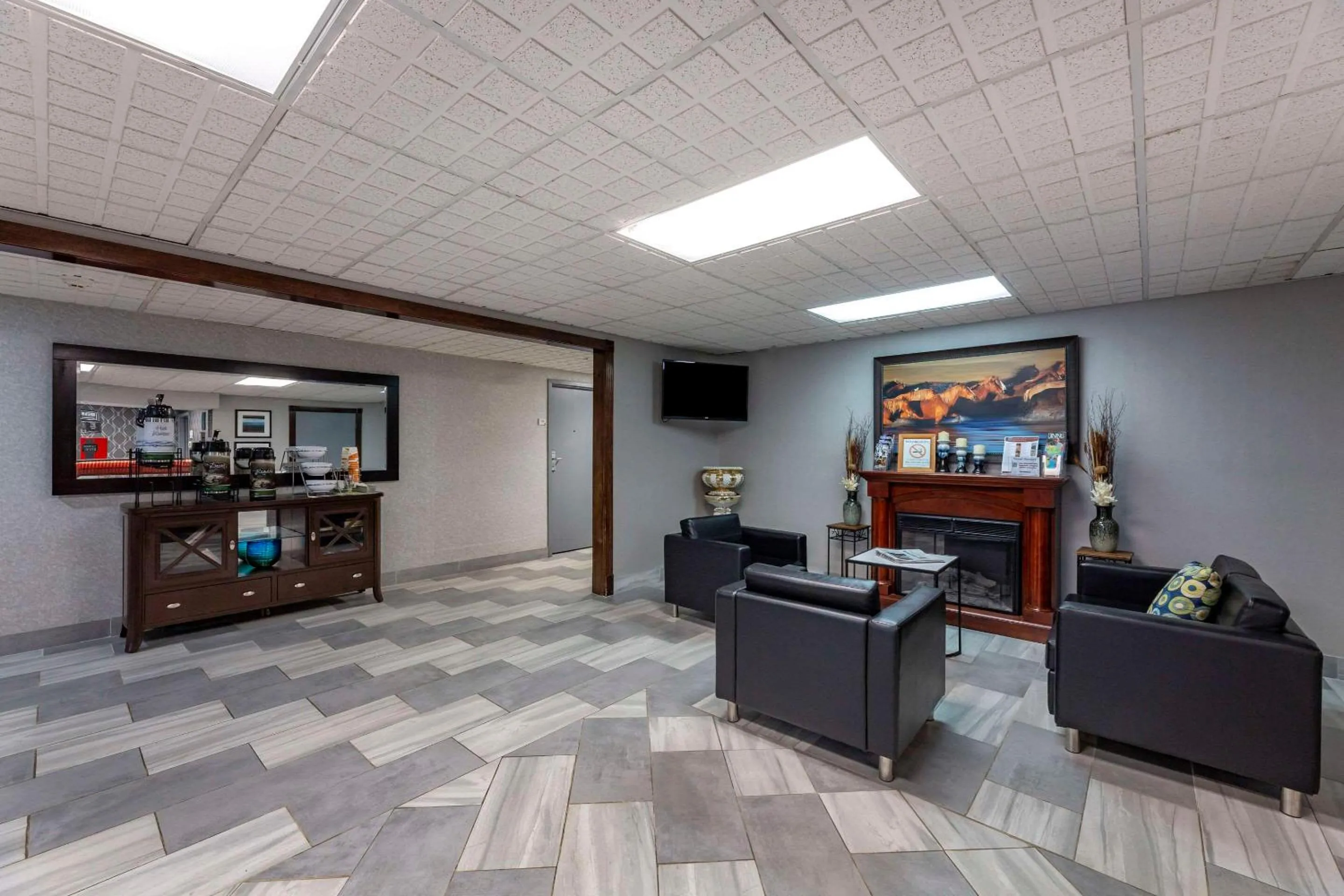 Lobby or reception in Quality Inn Austintown-Youngstown West