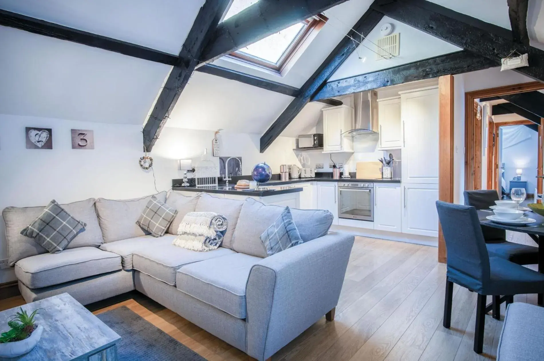 Cosy At The Mews - 2 Bedroom Apartment - Tenby Cosy At The Mews - 2 Bedroom Apartment - Tenby