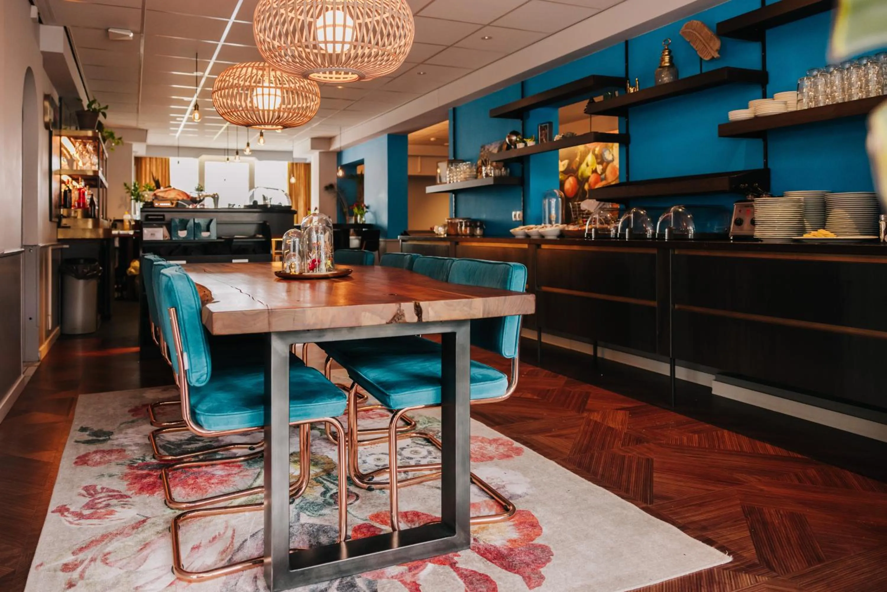 Restaurant/places to eat in Hotel Keur