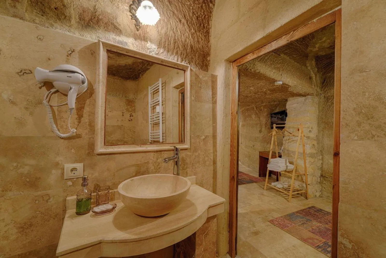 Toilet in Avlu Cave House