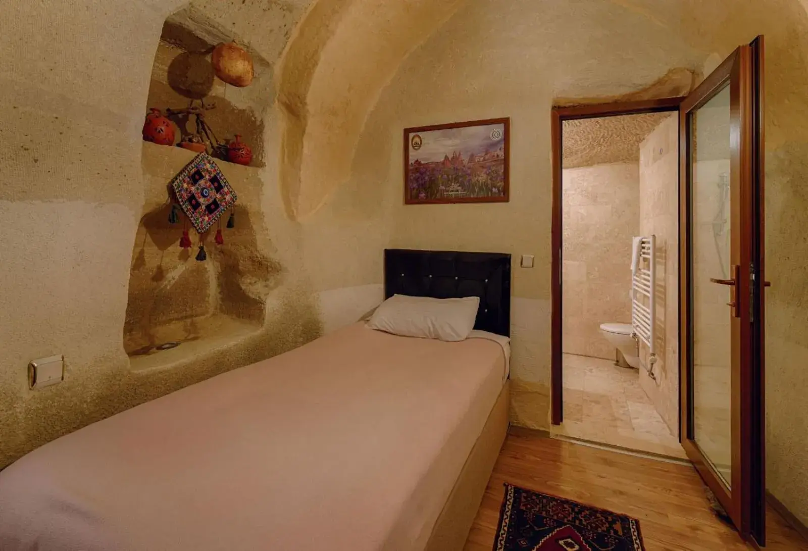 Twin Stone Room in Avlu Cave House Twin Stone Room in Avlu Cave House