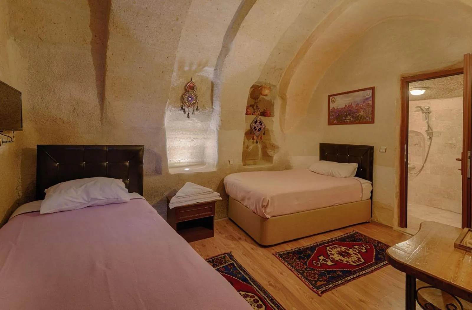 Photo of the whole room, Bed in Avlu Cave House