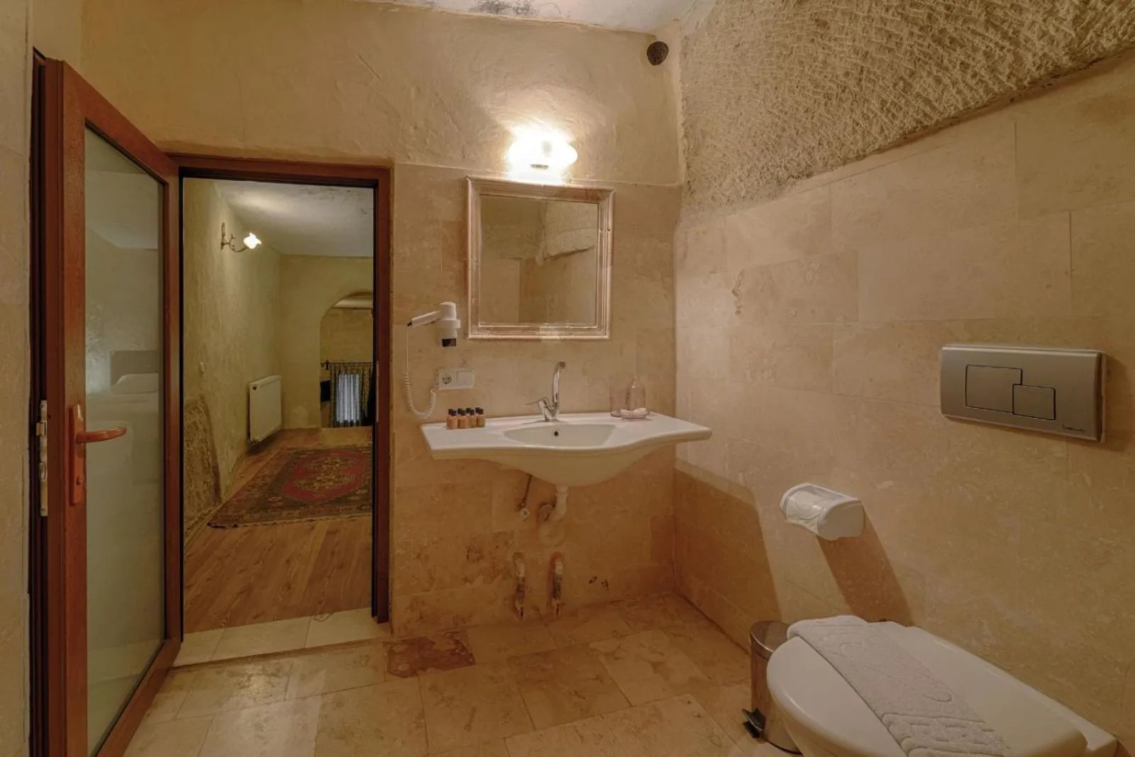 Toilet in Avlu Cave House