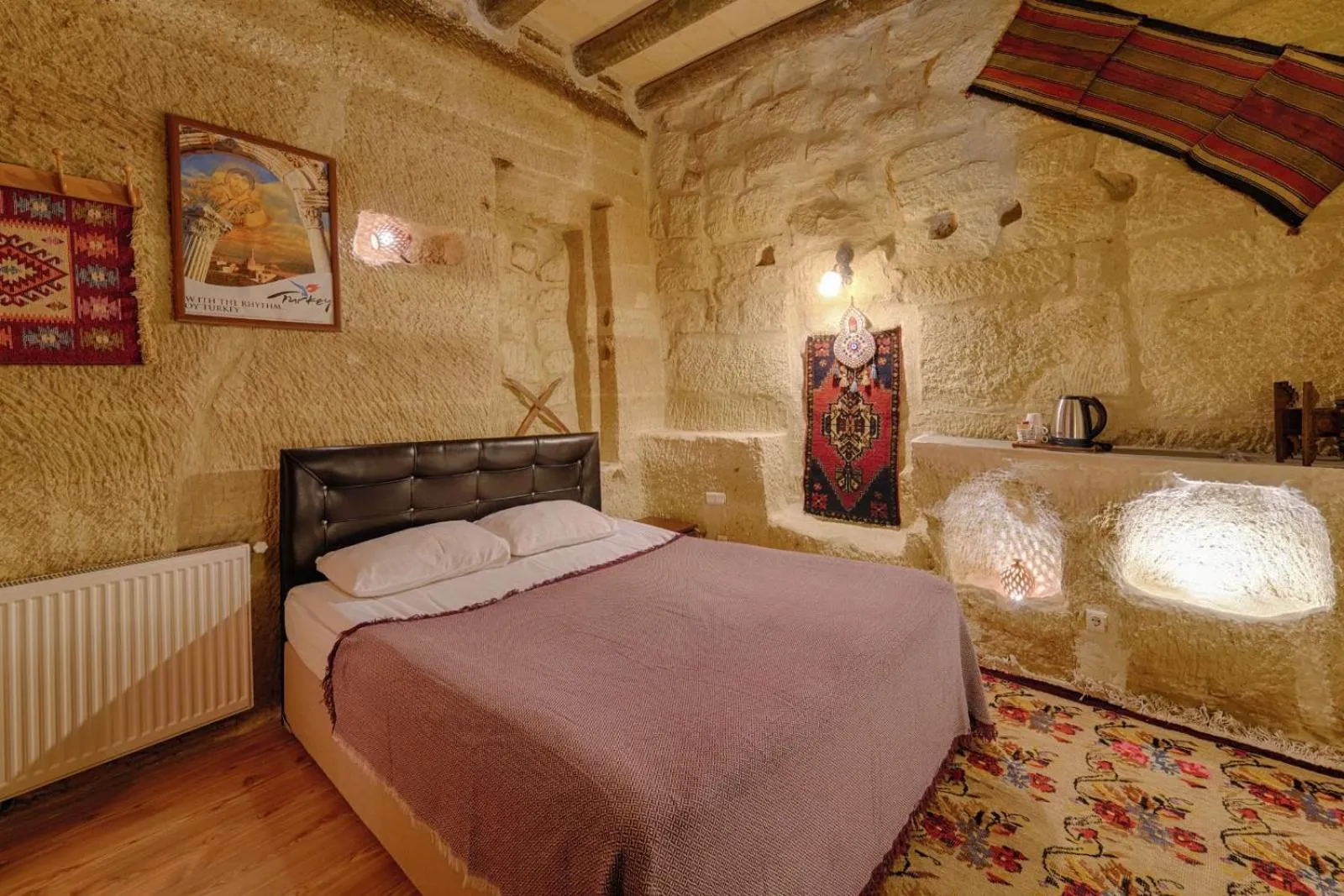 Photo of the whole room, Bed in Avlu Cave House
