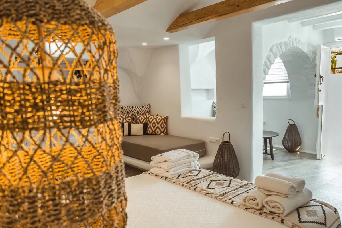 Photo of the whole room, Bed in Annio studios