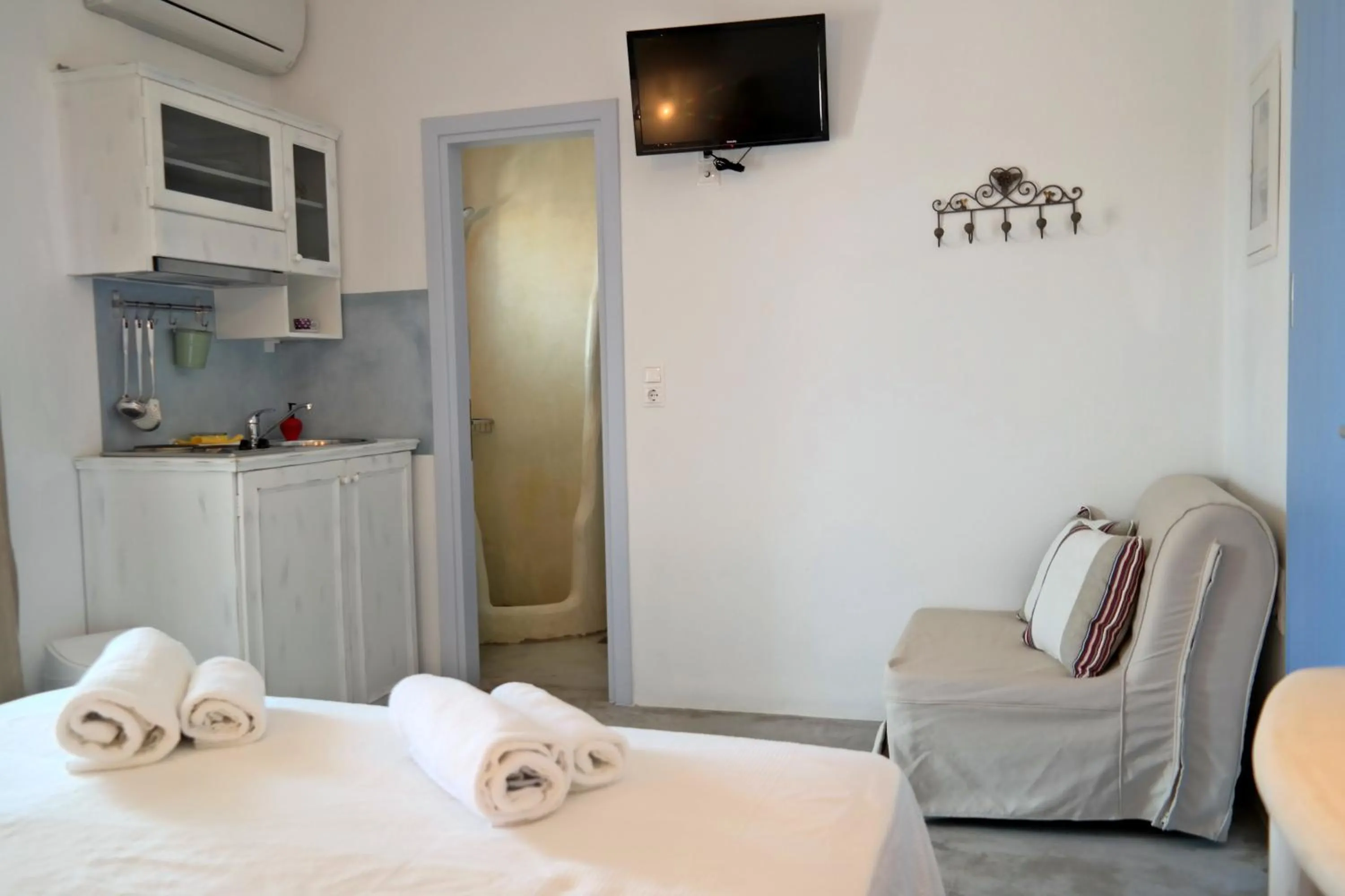 Bedroom, Bed in Annio studios