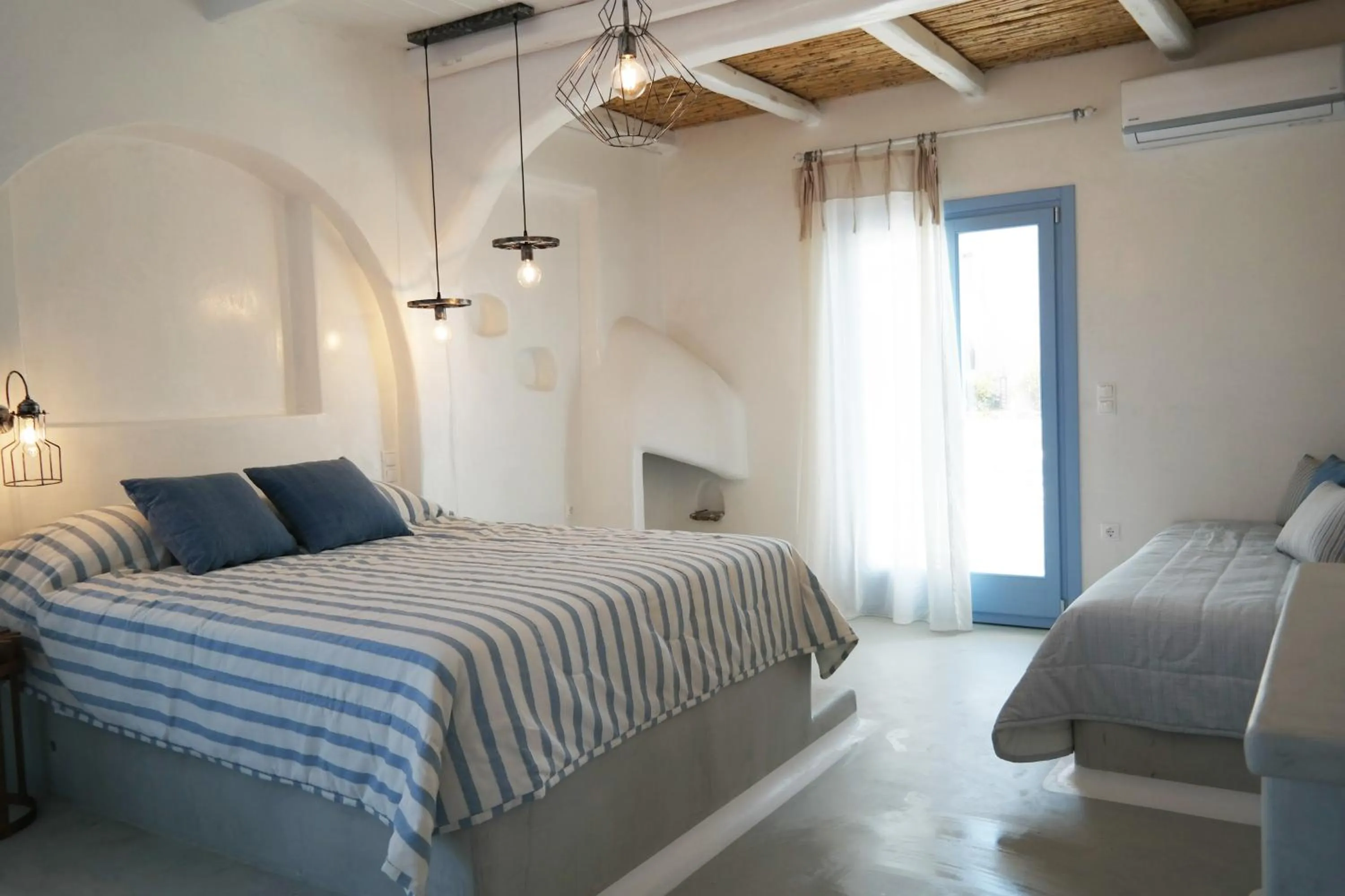 Bedroom, Bed in Annio studios