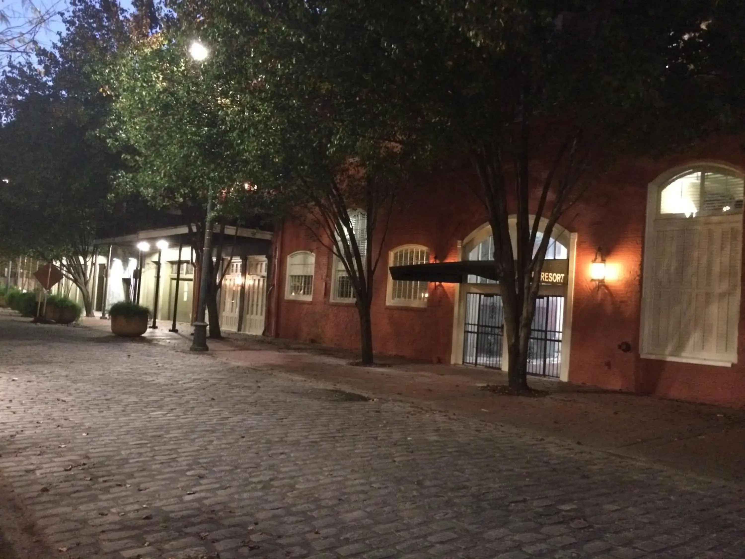 Seating area in Plaza Suites Downtown New Orleans Seating area in Plaza Suites Downtown New Orleans