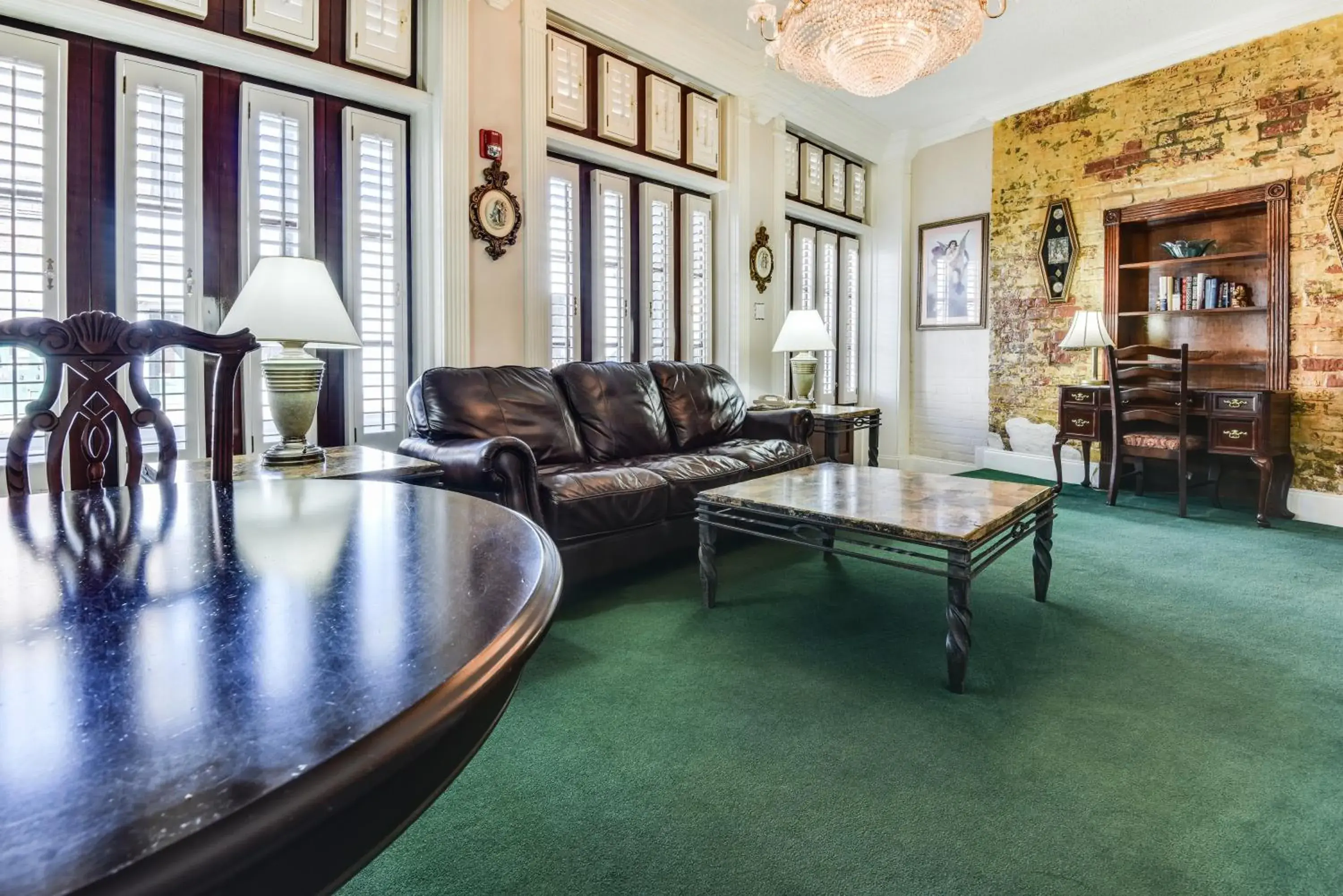 Living room in Plaza Suites Downtown New Orleans Living room in Plaza Suites Downtown New Orleans