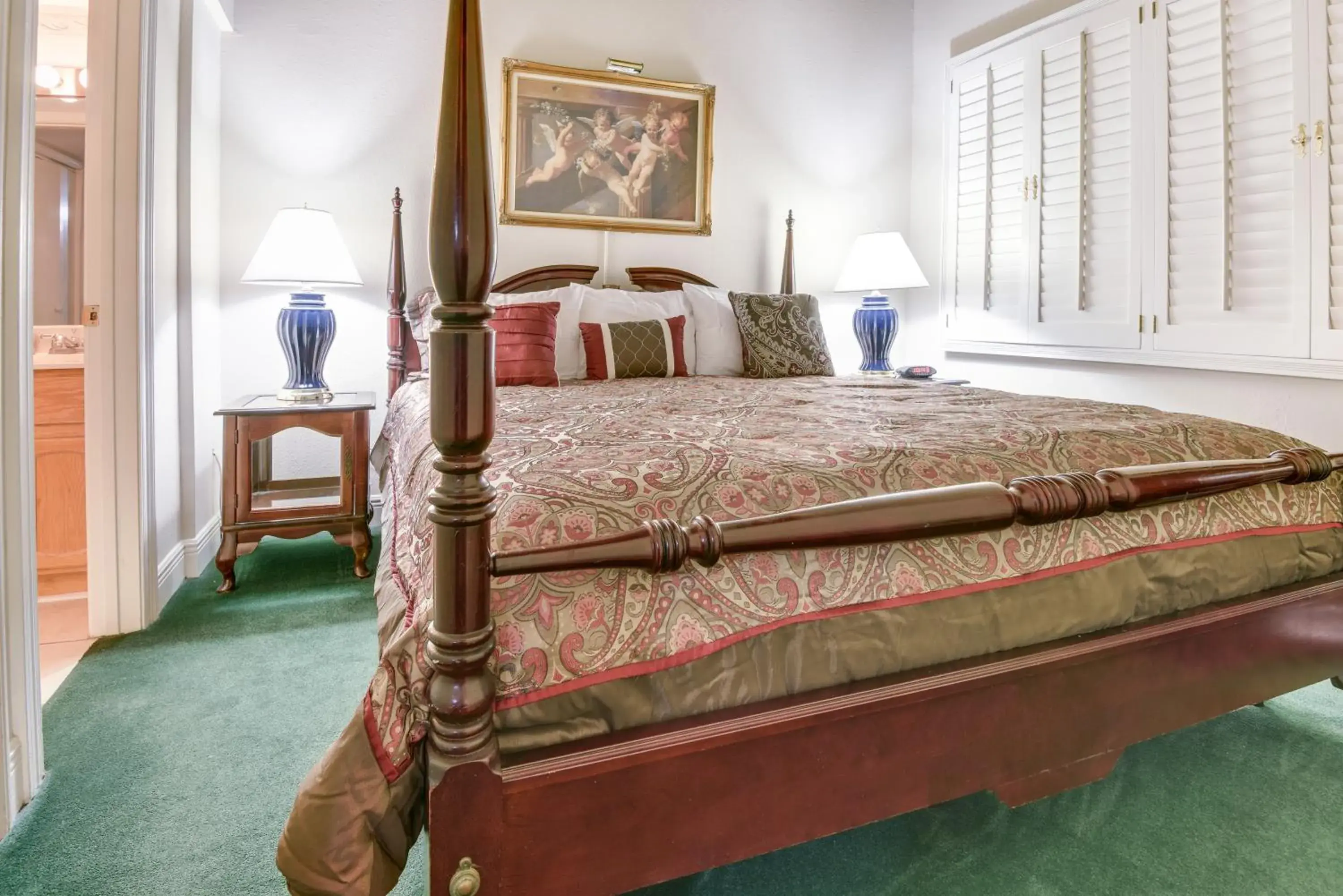 Bedroom, Bed in Plaza Suites Downtown New Orleans Bedroom, Bed in Plaza Suites Downtown New Orleans