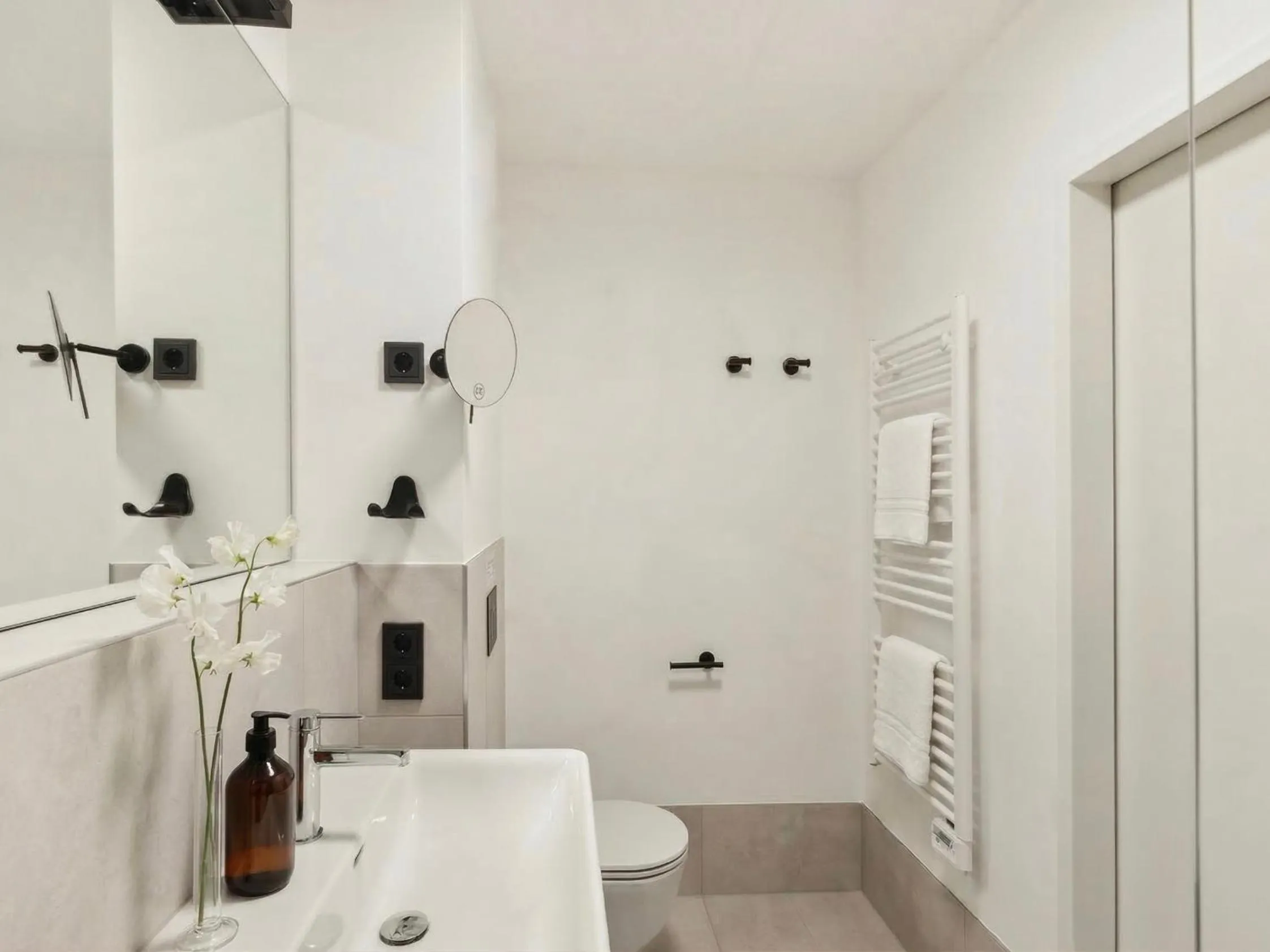 Shower in Limehome Salzburg Sterneckstr