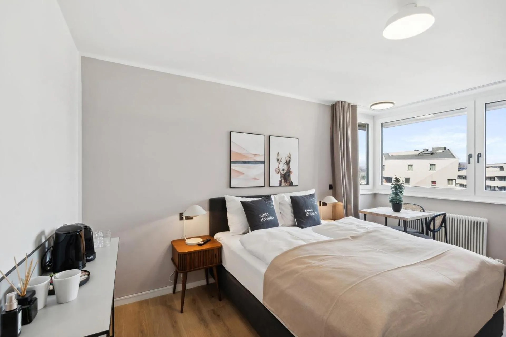 Bed in Limehome Salzburg Sterneckstr