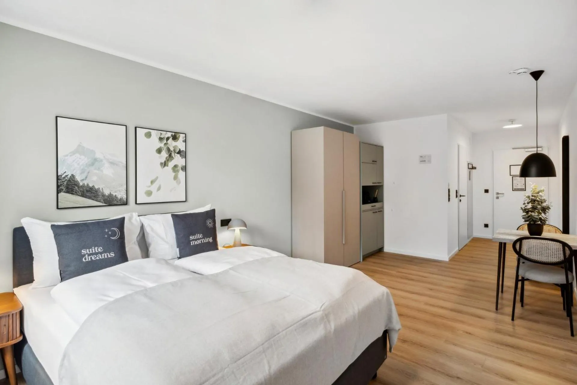 Bed in Limehome Salzburg Sterneckstr