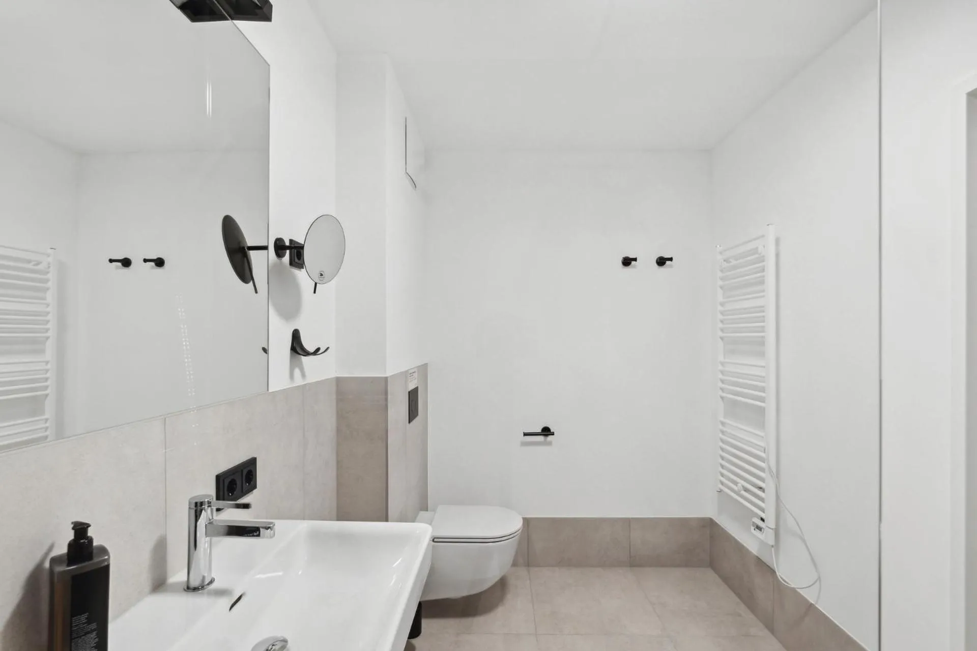 Shower in Limehome Salzburg Sterneckstr