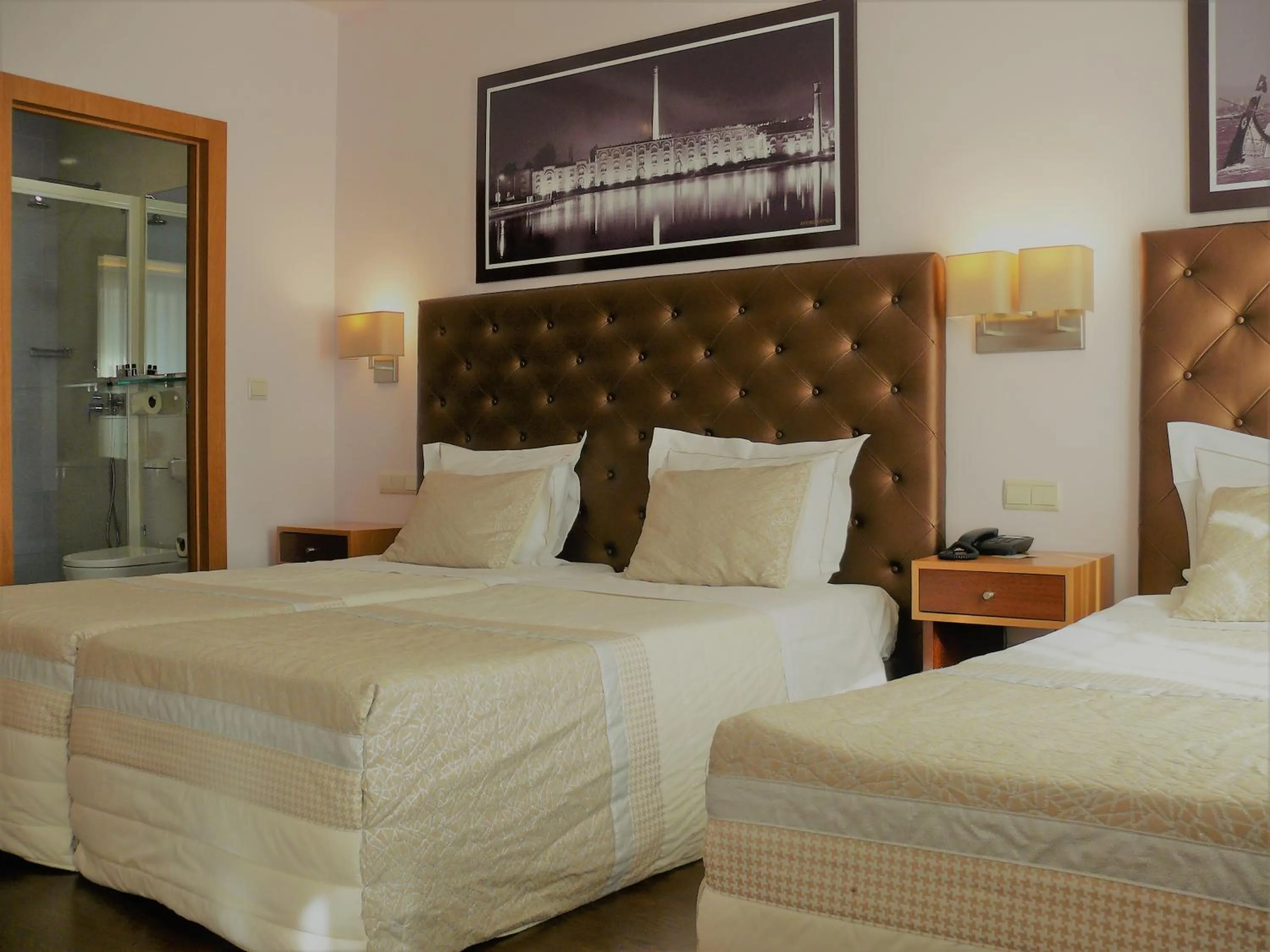 Shower, Bed in Welcome In